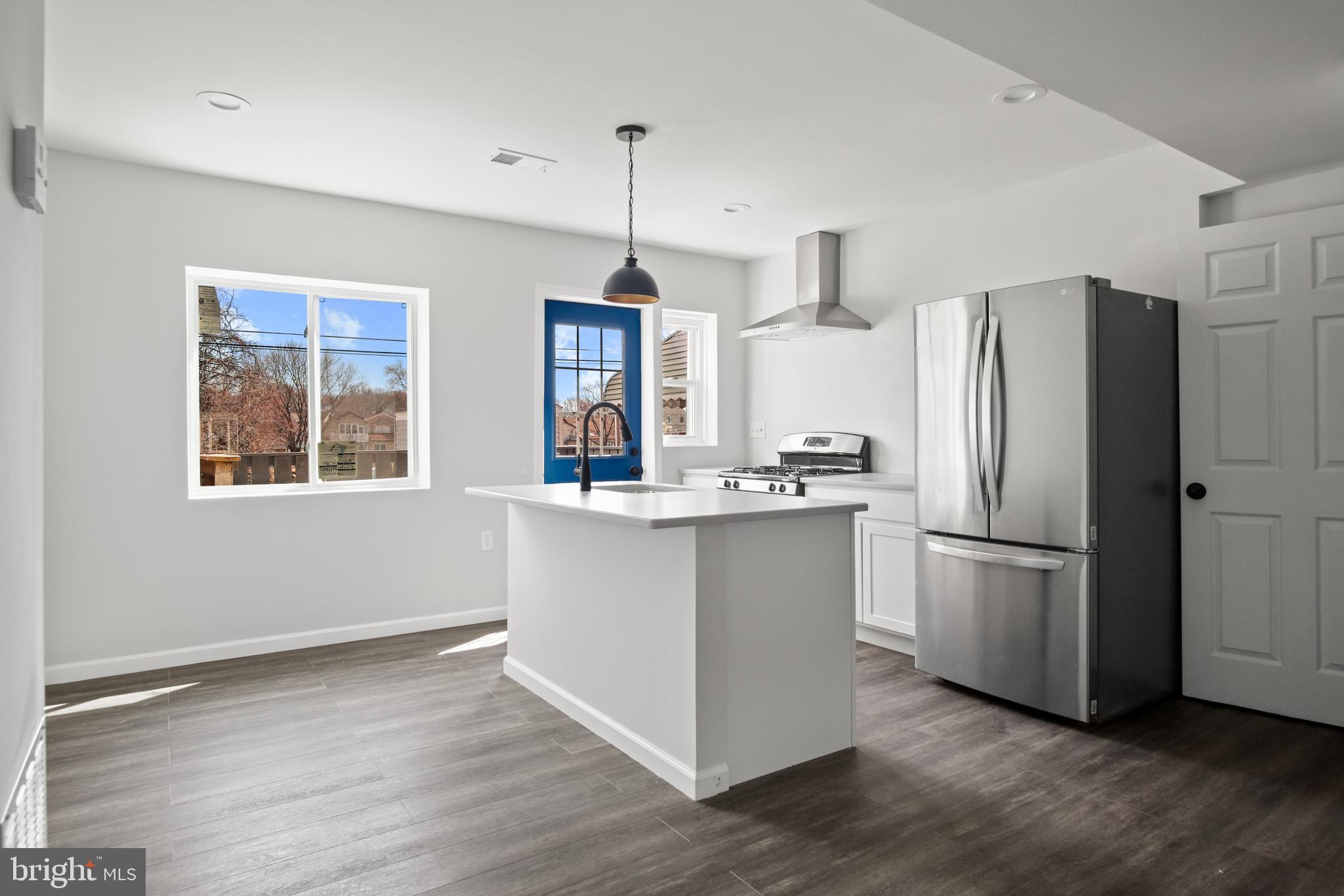 CHARLESMONT - Residential Lease