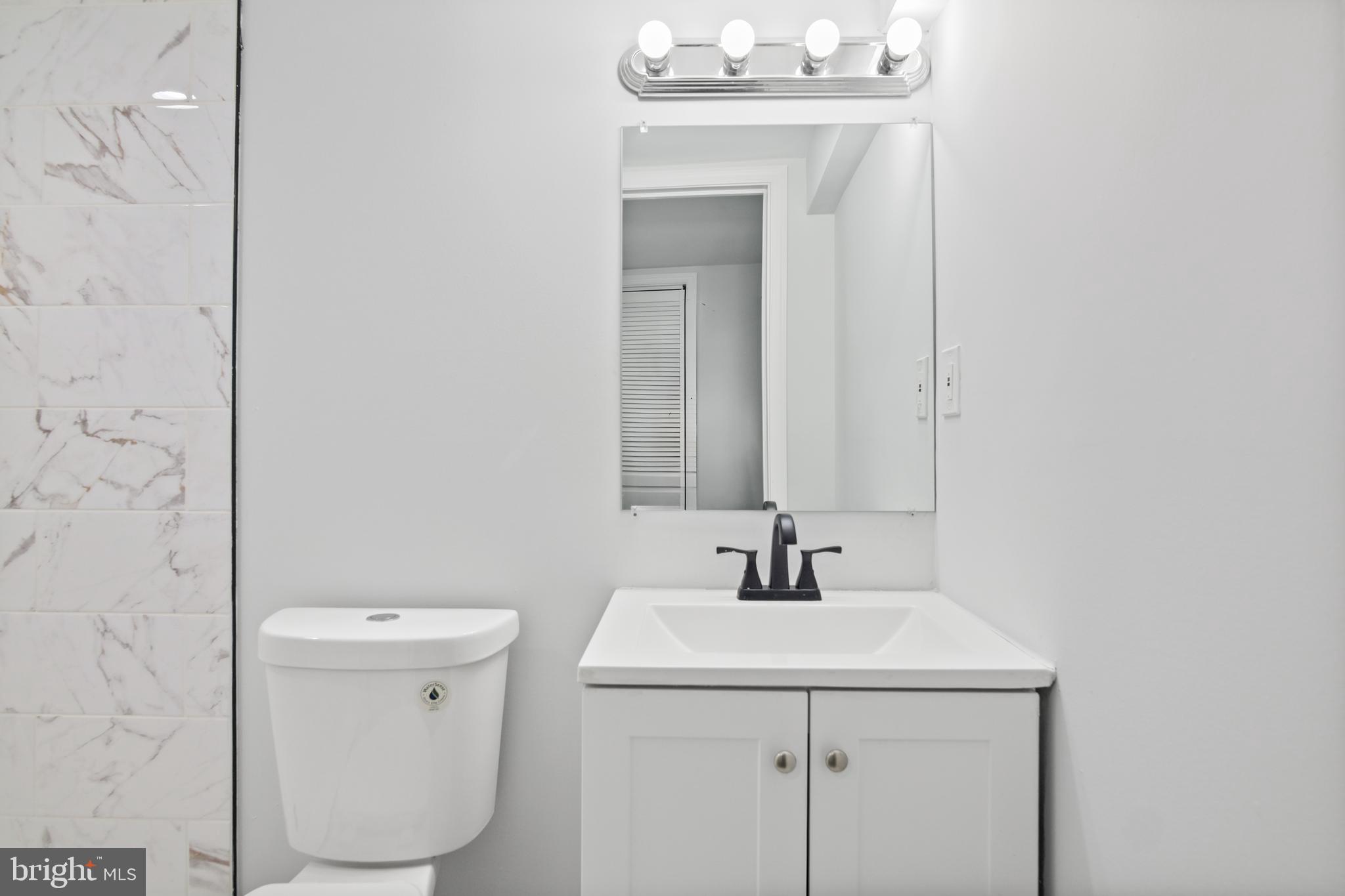 CHARLESMONT - Residential Lease