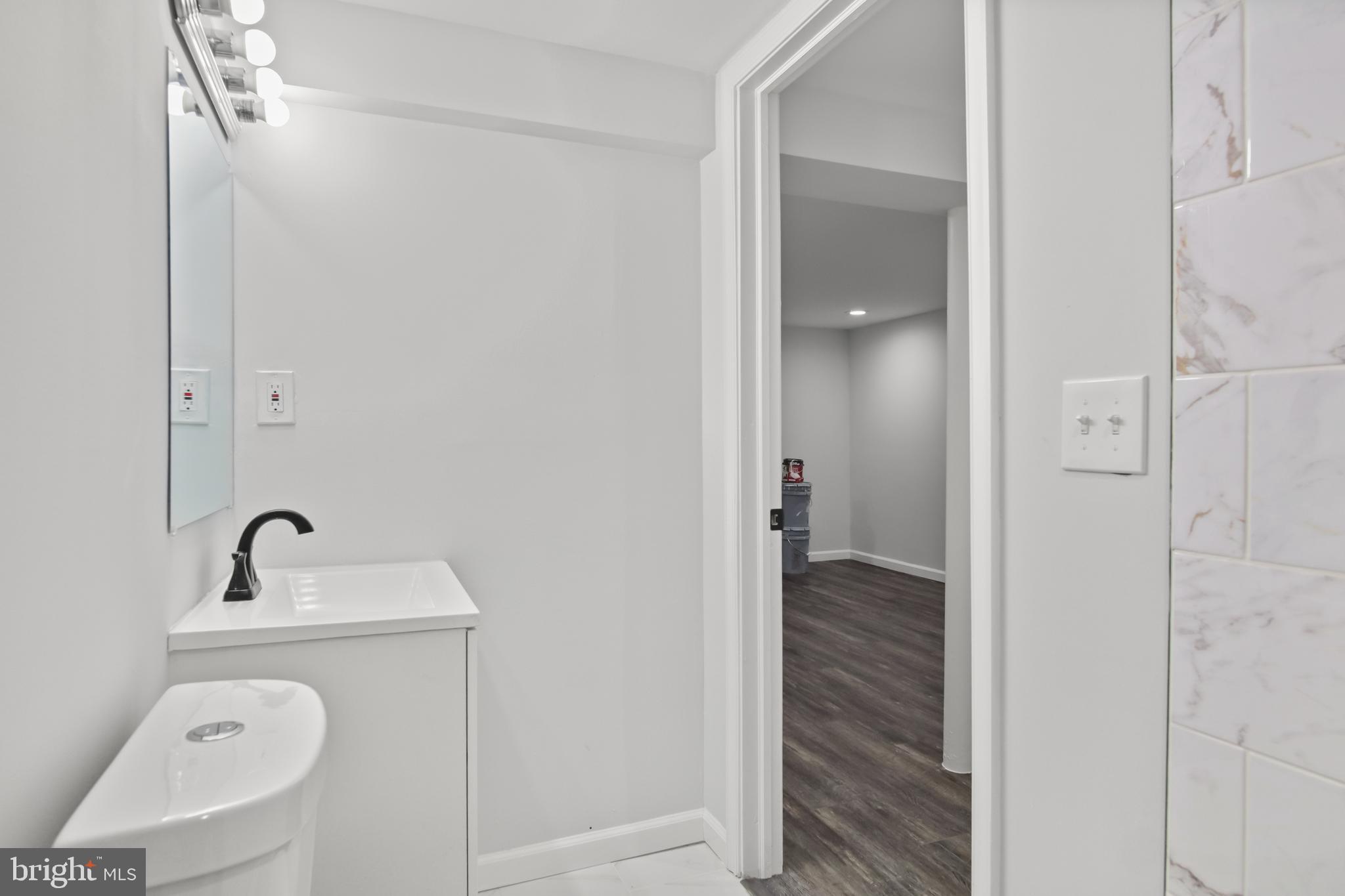 CHARLESMONT - Residential Lease