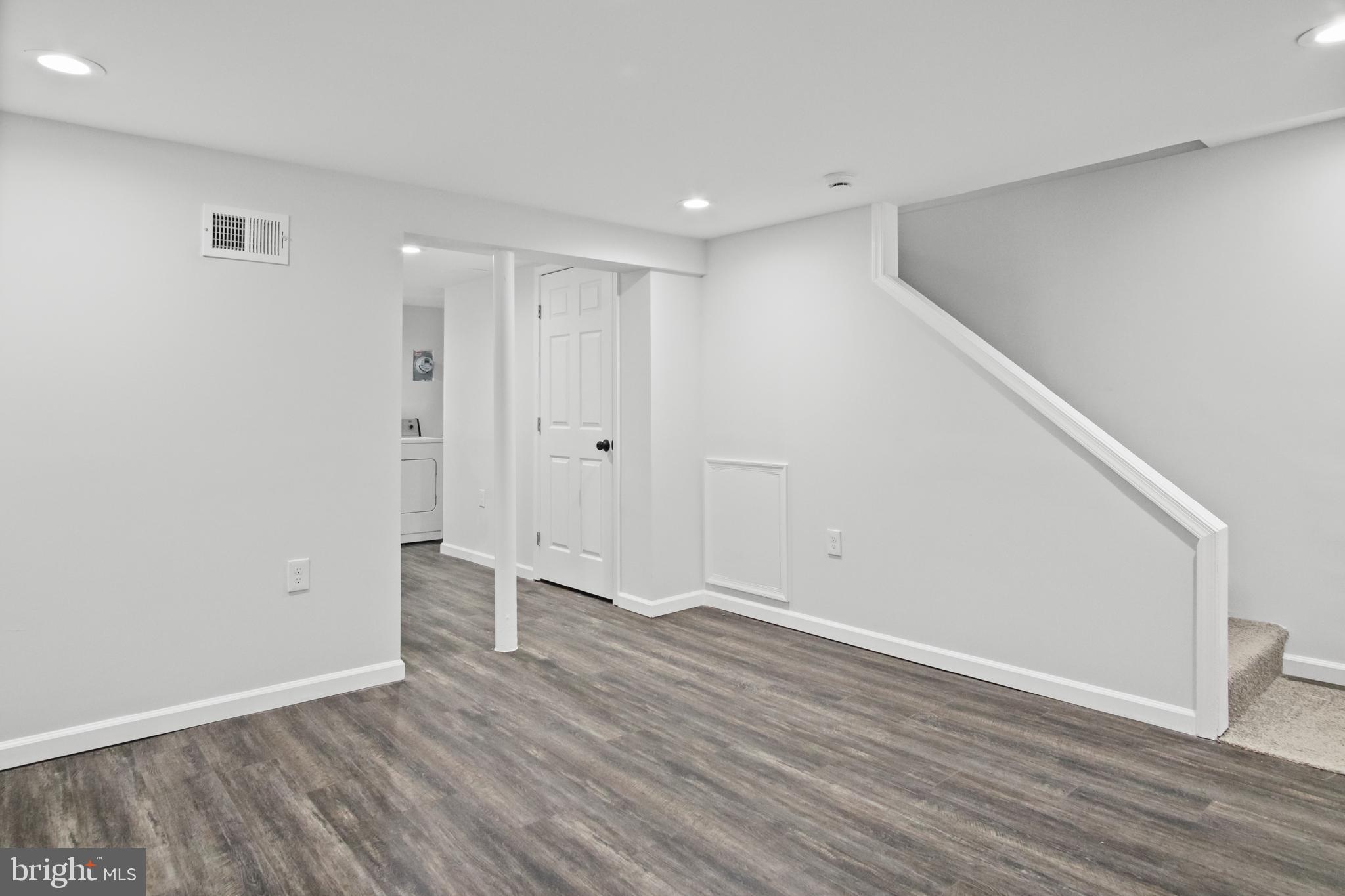 CHARLESMONT - Residential Lease