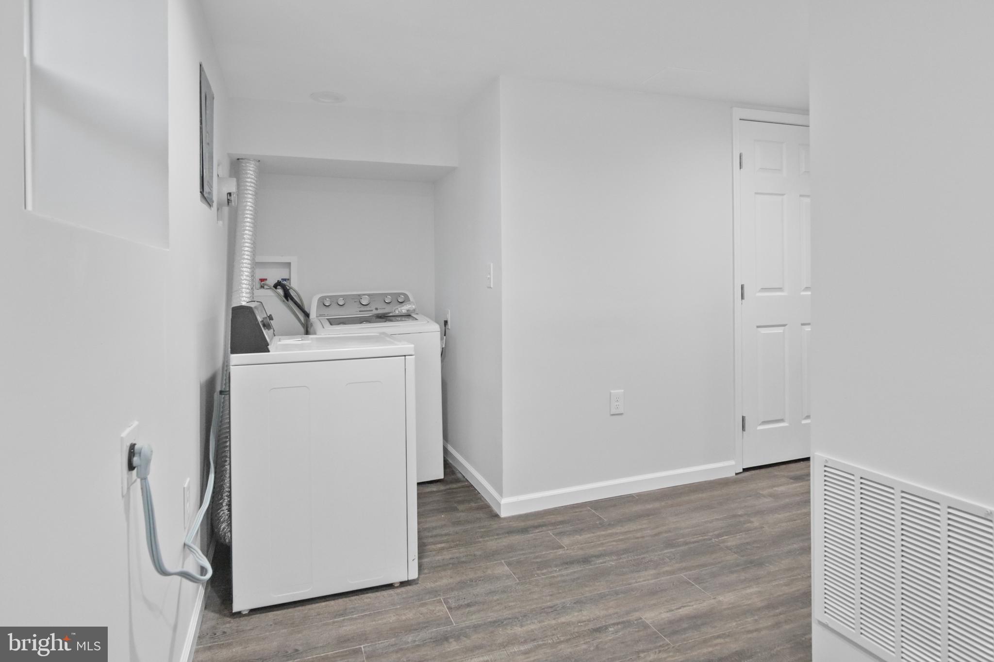 CHARLESMONT - Residential Lease