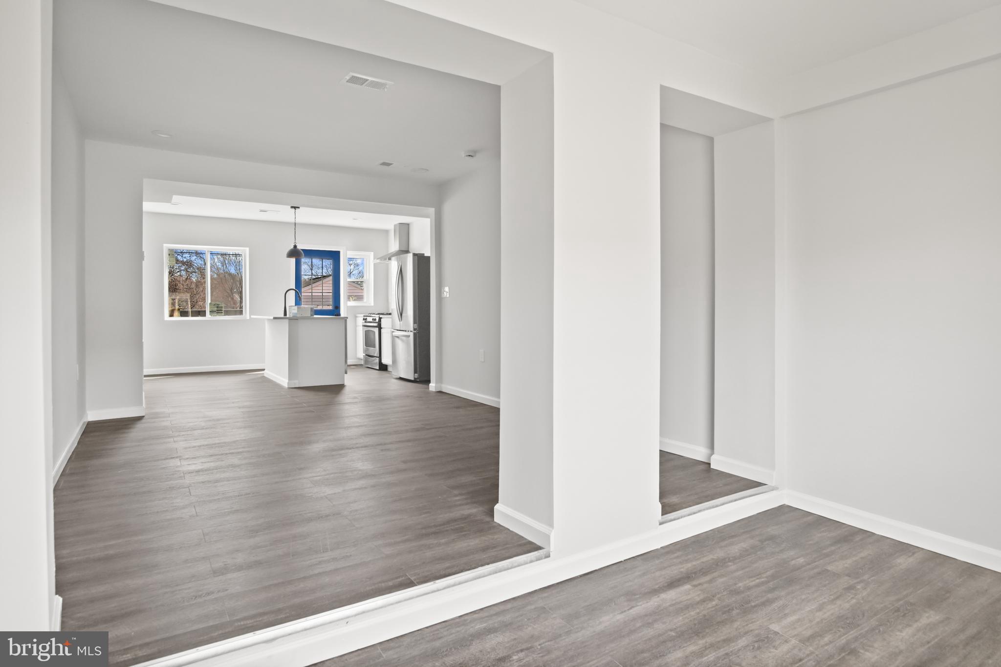 CHARLESMONT - Residential Lease