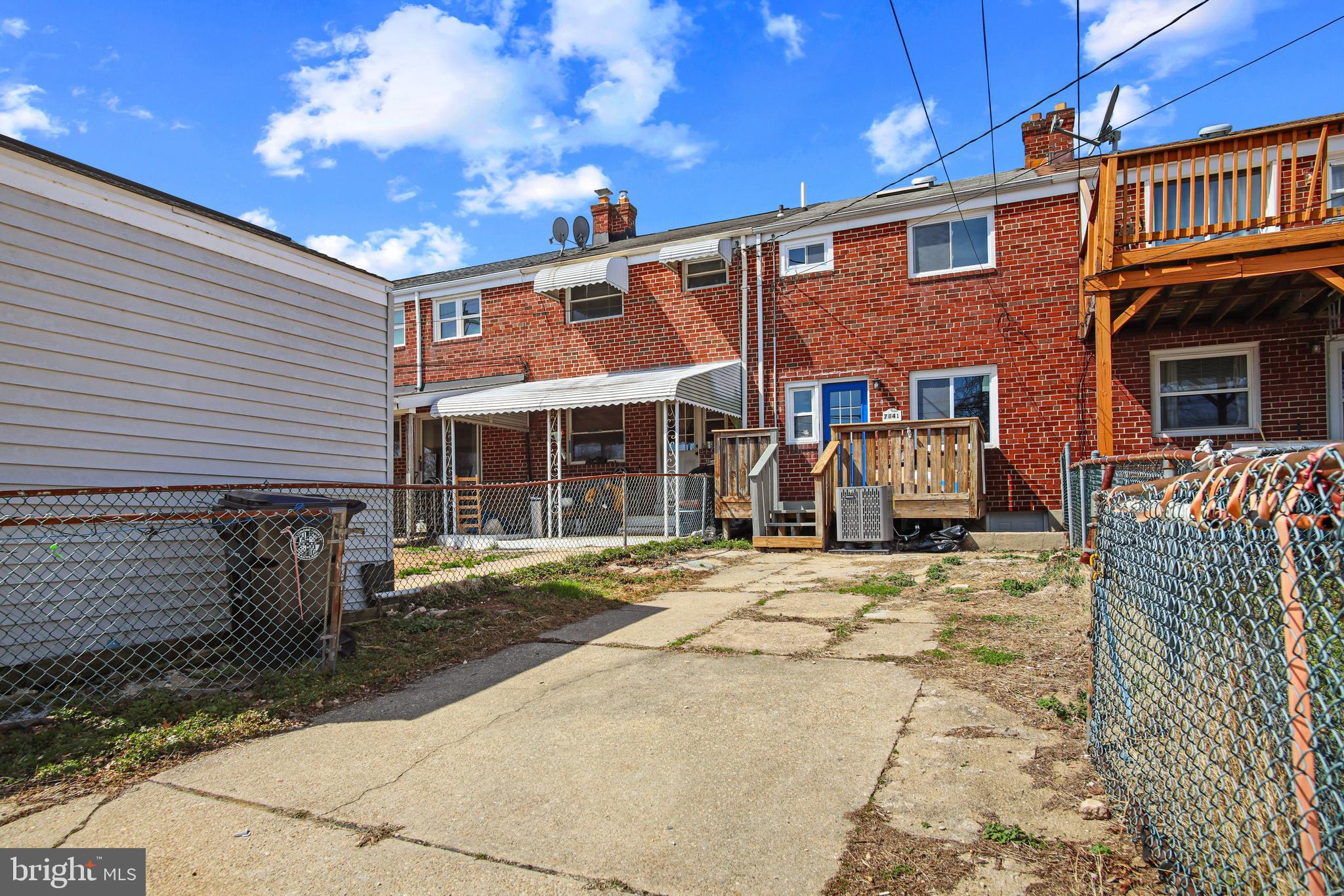 CHARLESMONT - Residential Lease