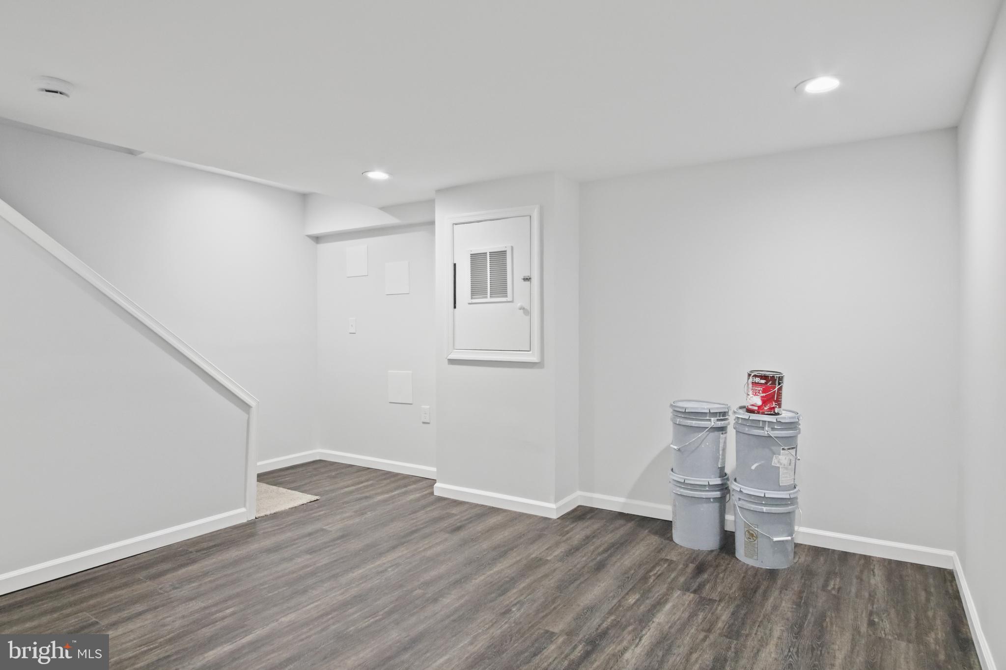 CHARLESMONT - Residential Lease