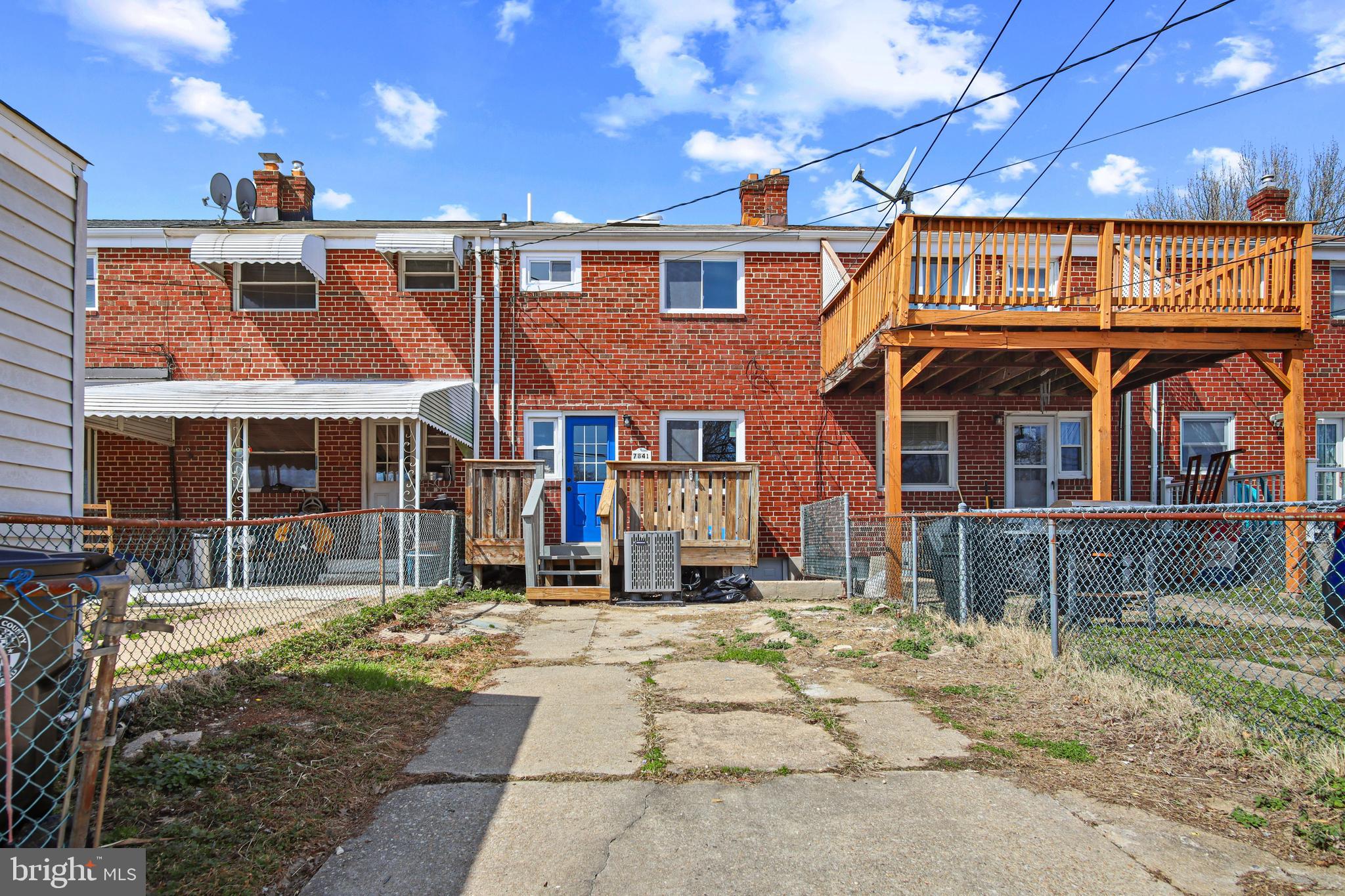 CHARLESMONT - Residential Lease