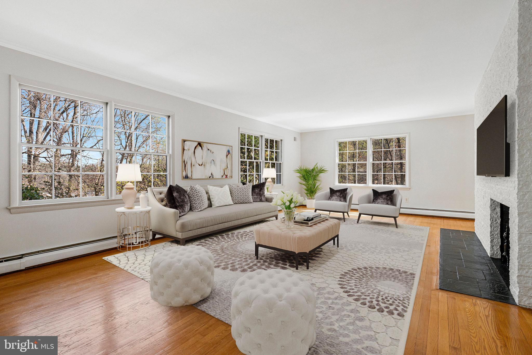 LAKE BARCROFT - Residential