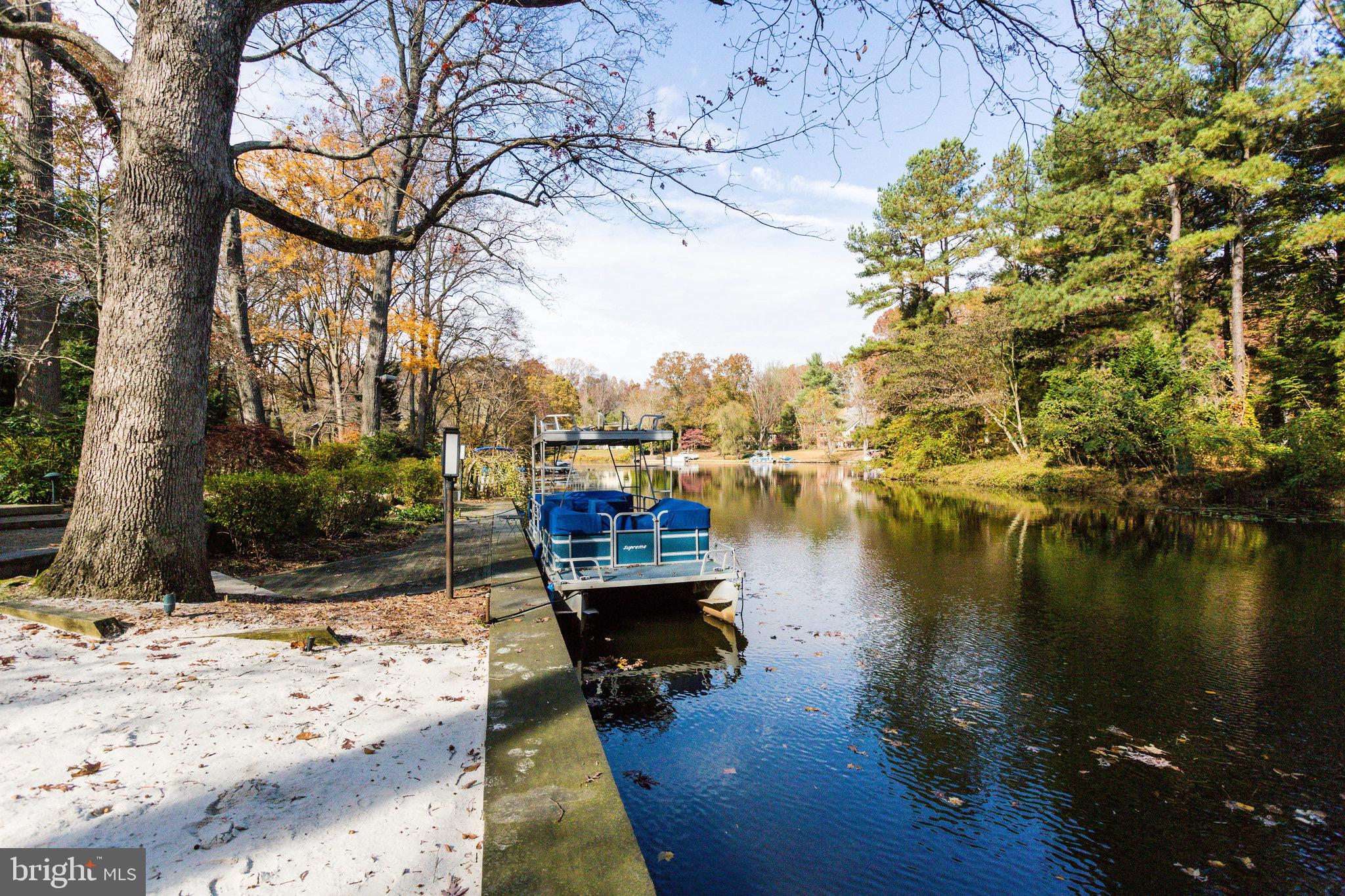 LAKE BARCROFT - Residential