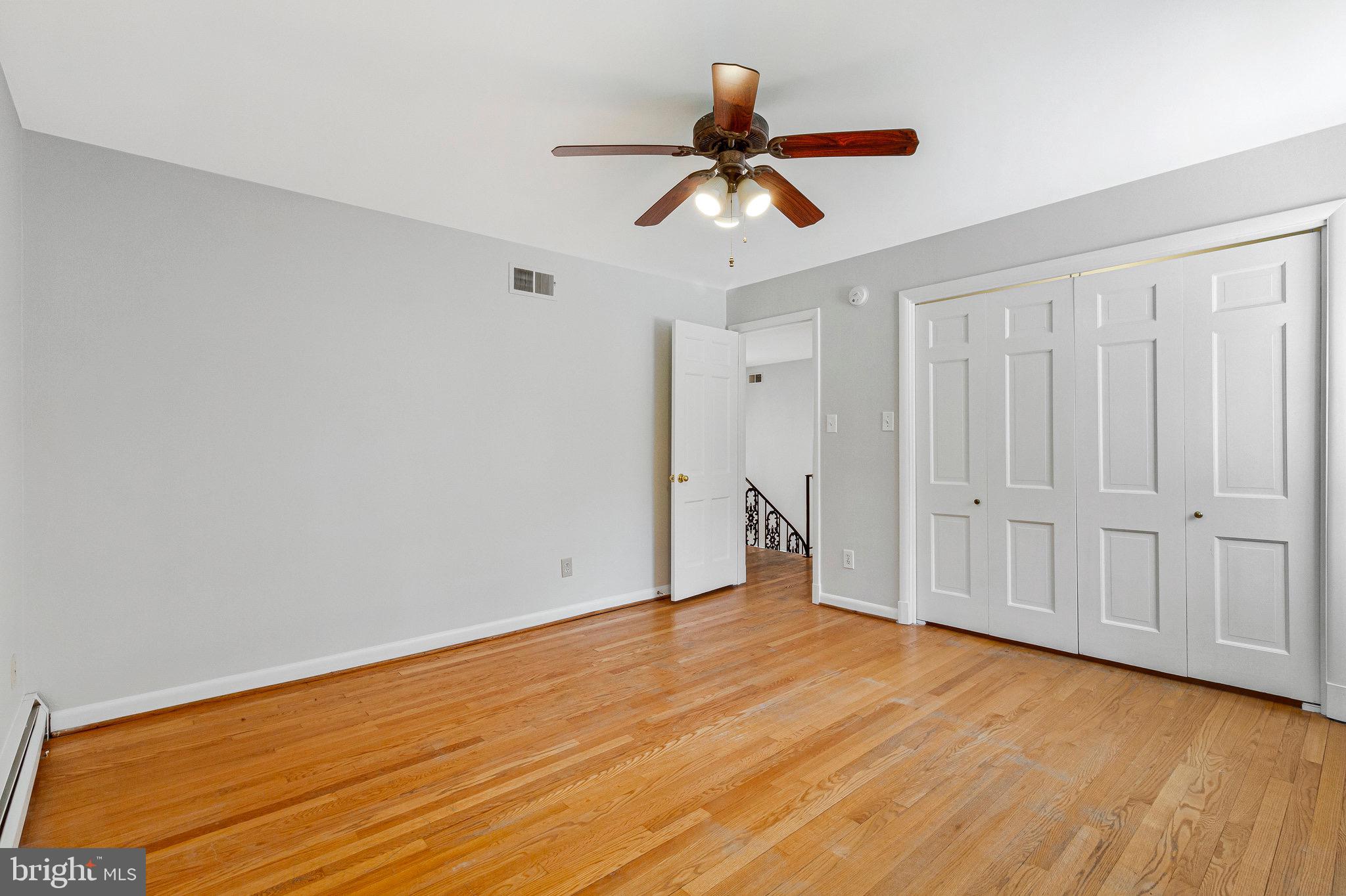 LAKE BARCROFT - Residential