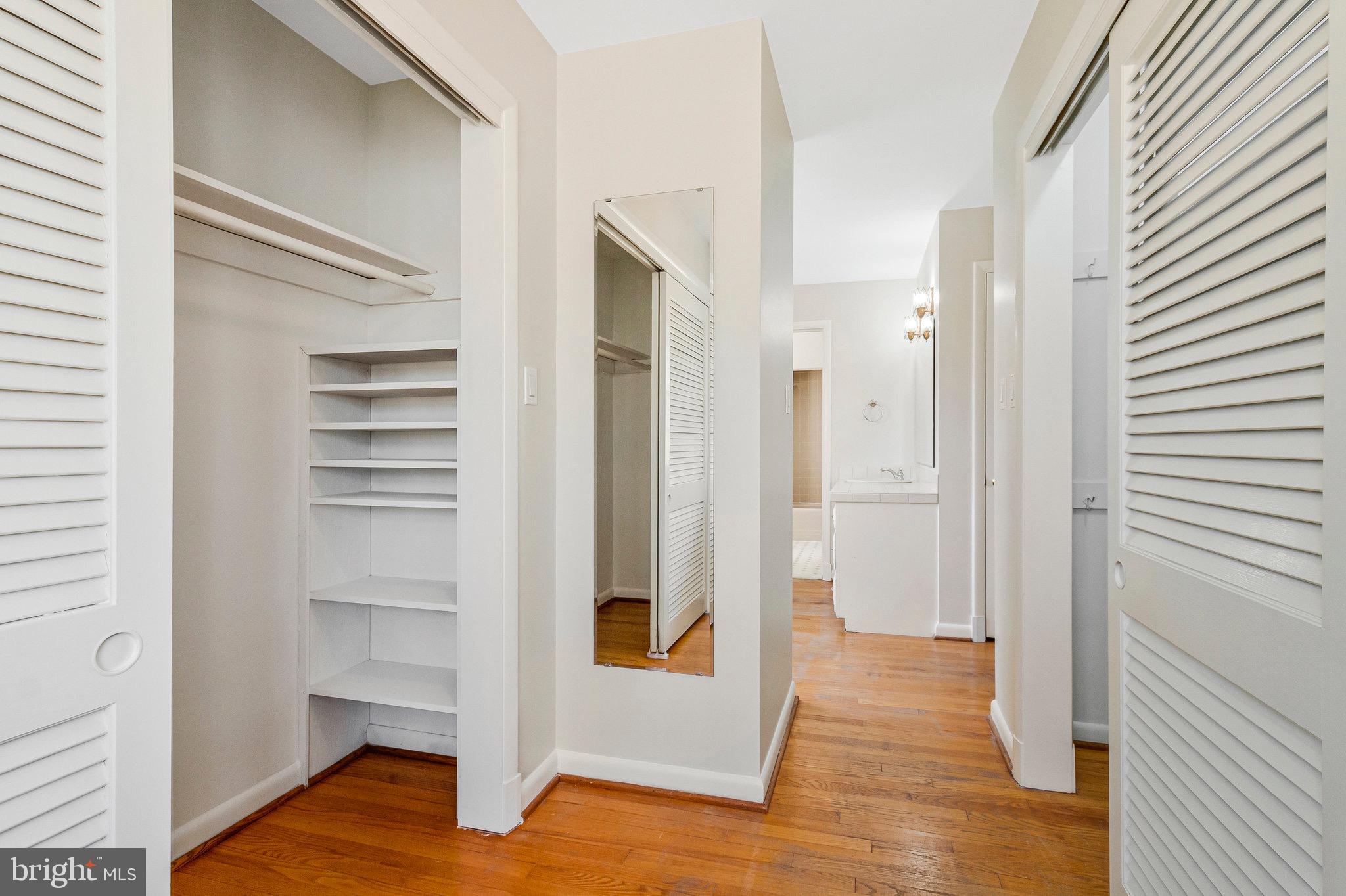 LAKE BARCROFT - Residential