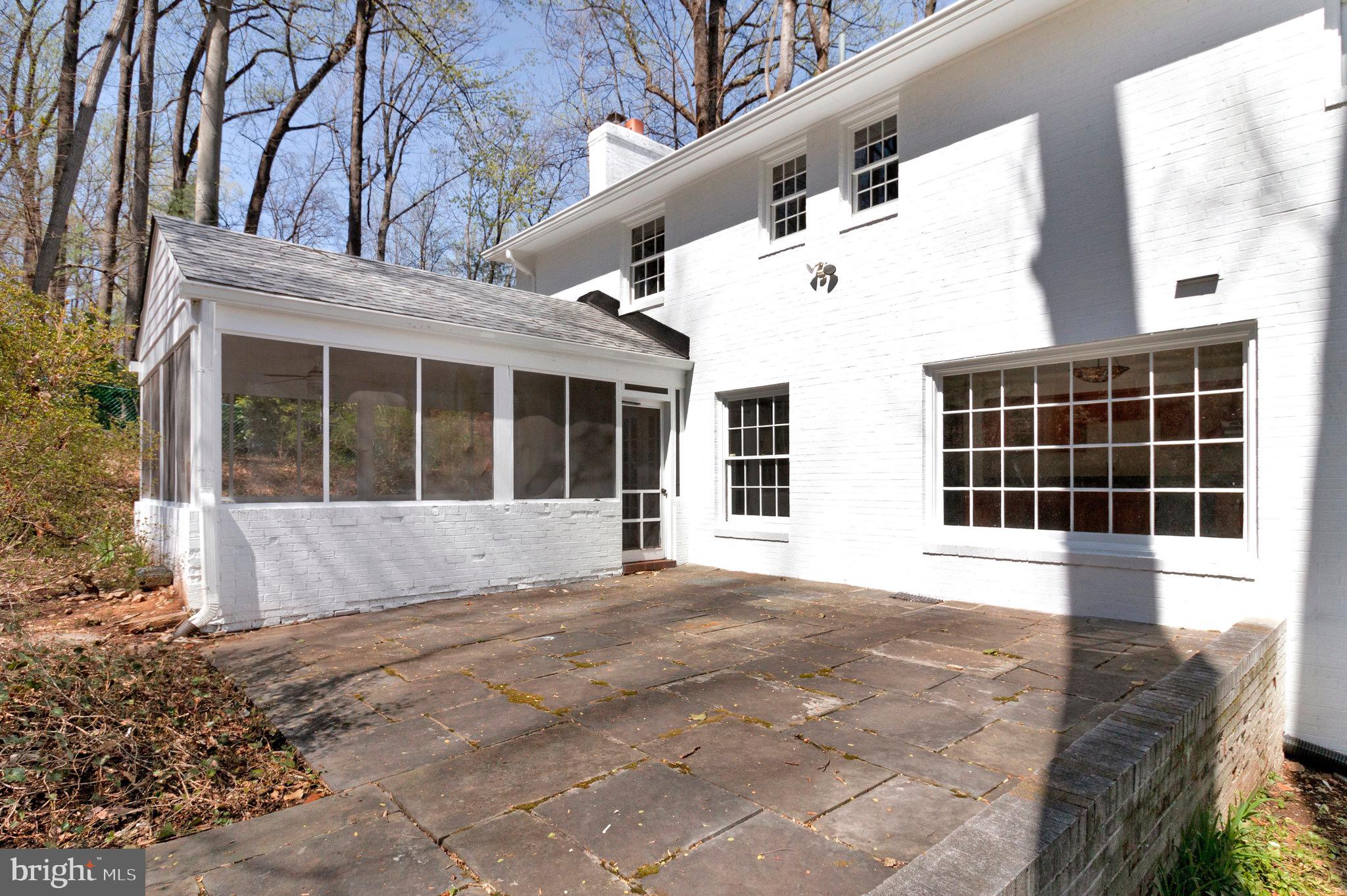 LAKE BARCROFT - Residential