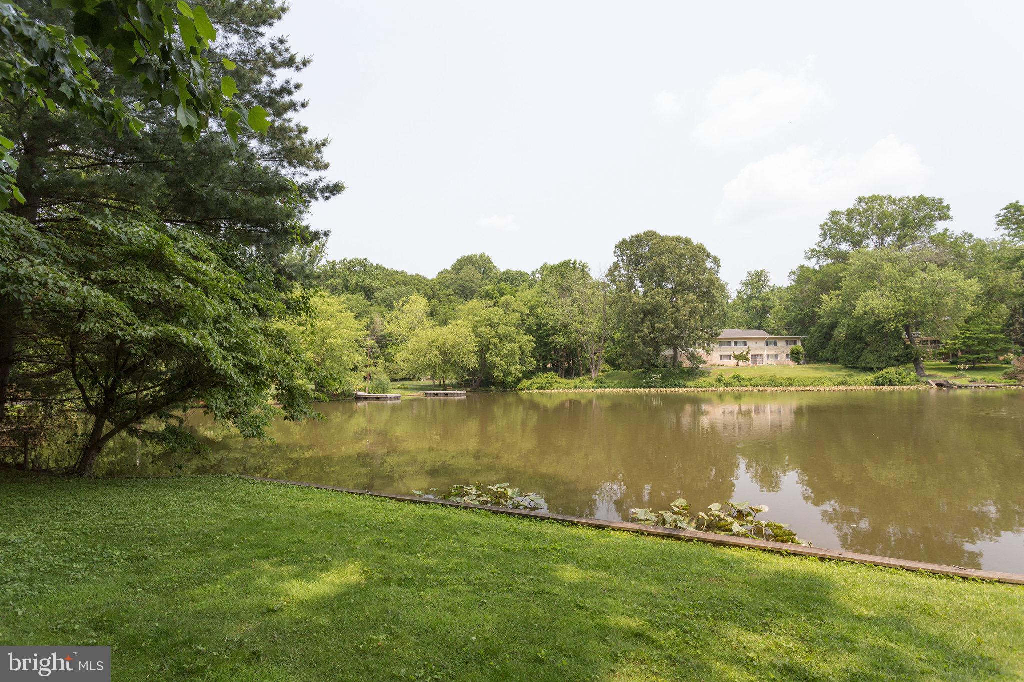 LAKE BARCROFT - Residential