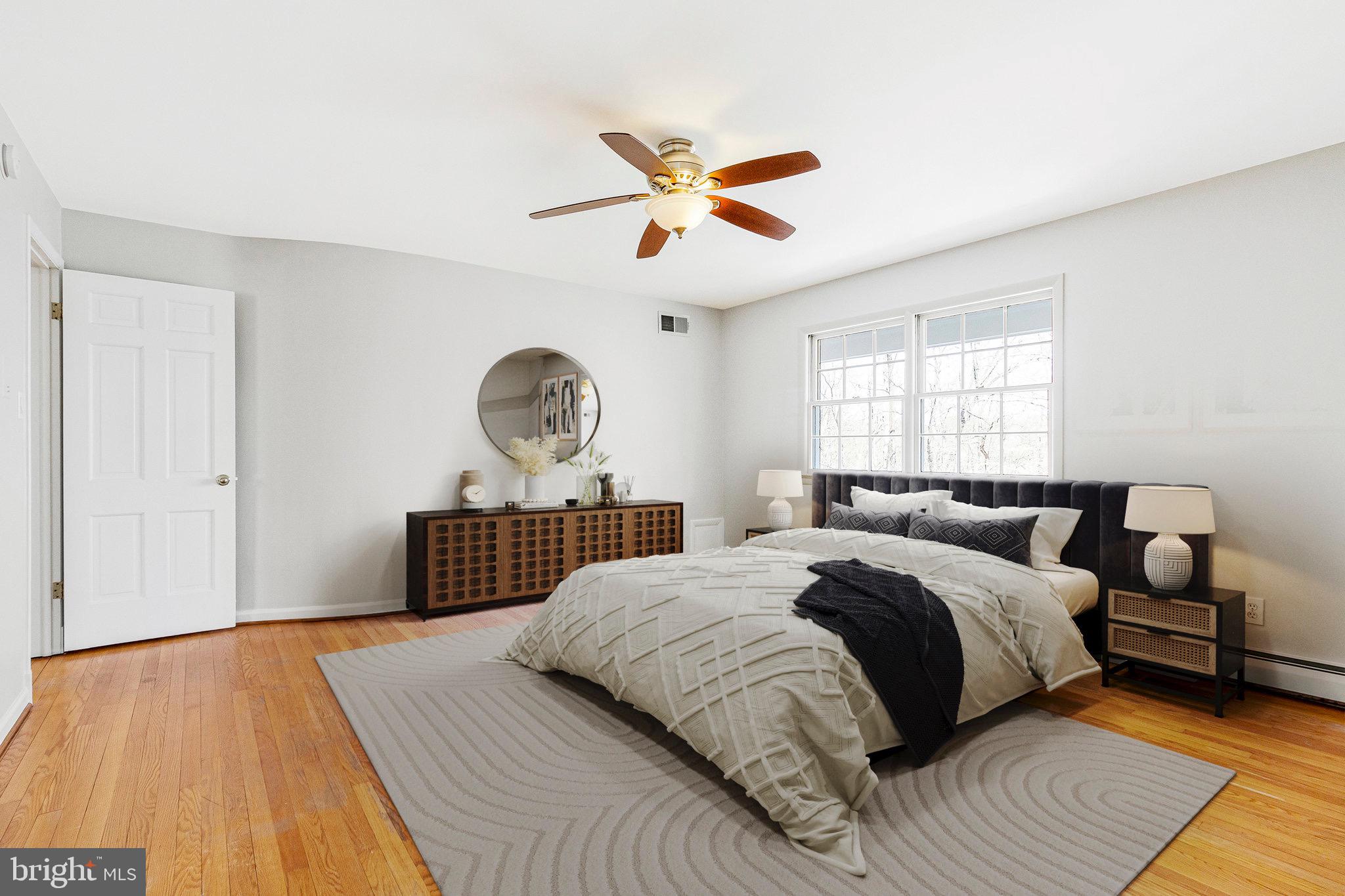 LAKE BARCROFT - Residential