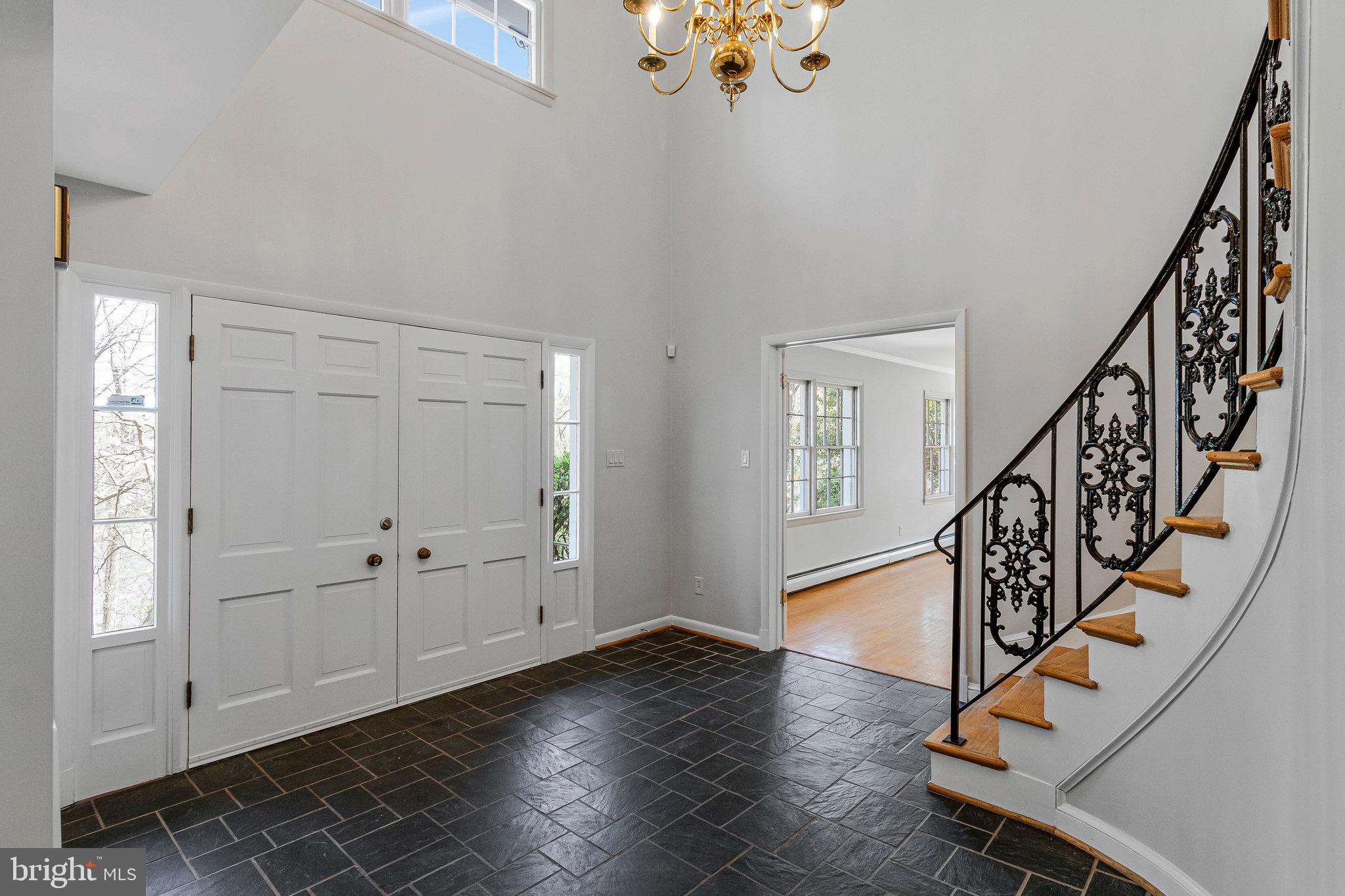 LAKE BARCROFT - Residential