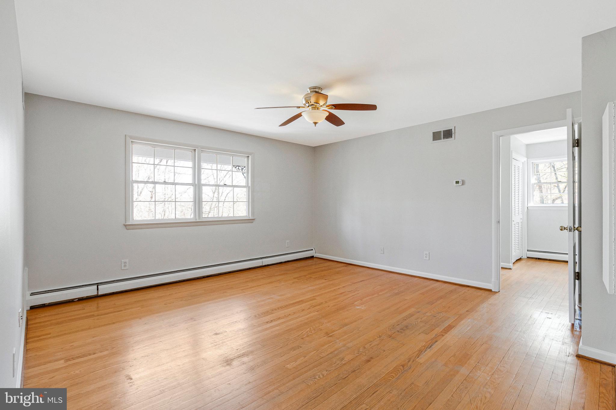 LAKE BARCROFT - Residential