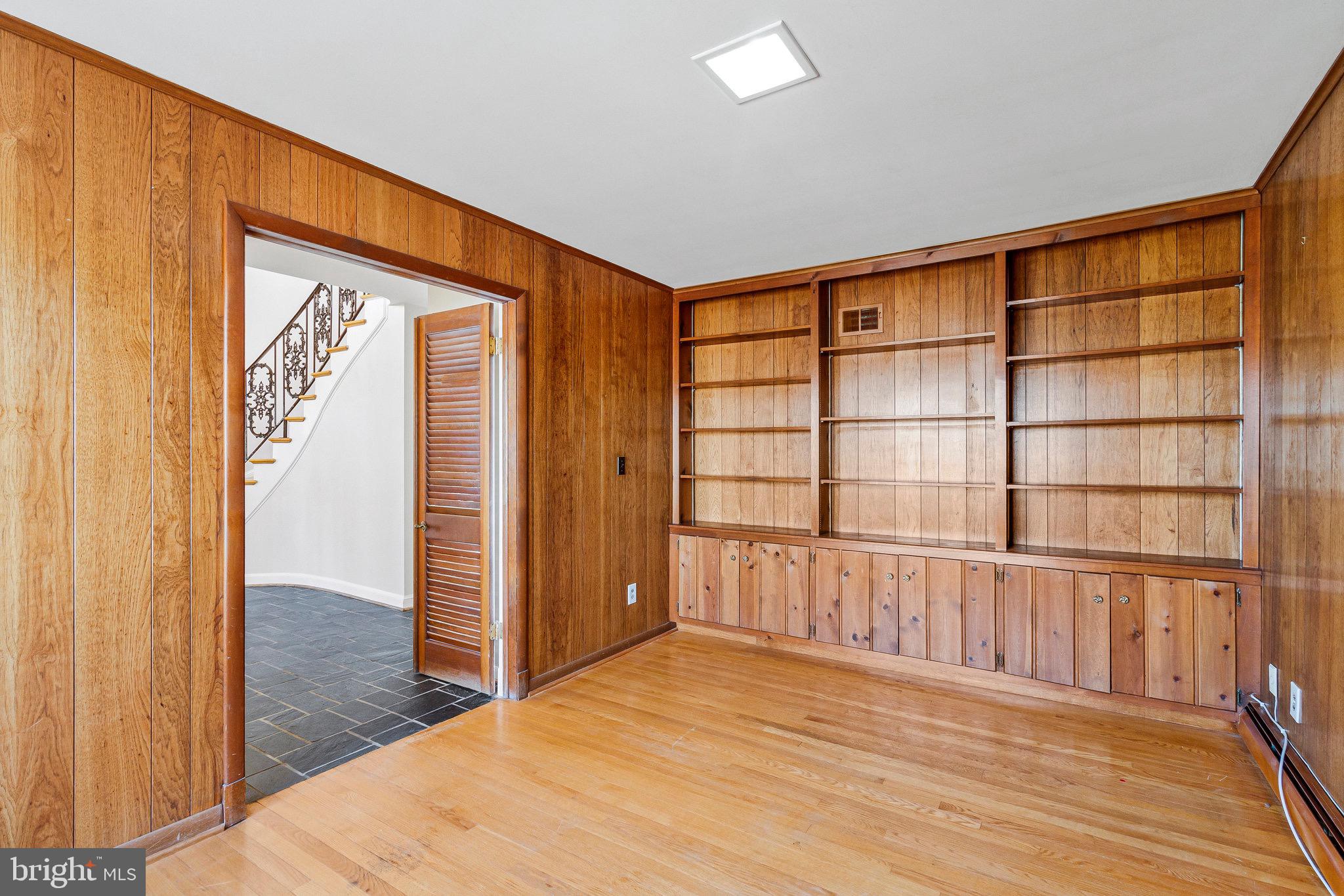 LAKE BARCROFT - Residential