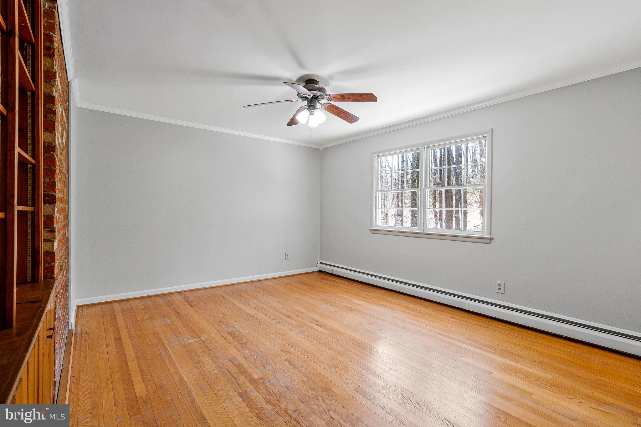 LAKE BARCROFT - Residential