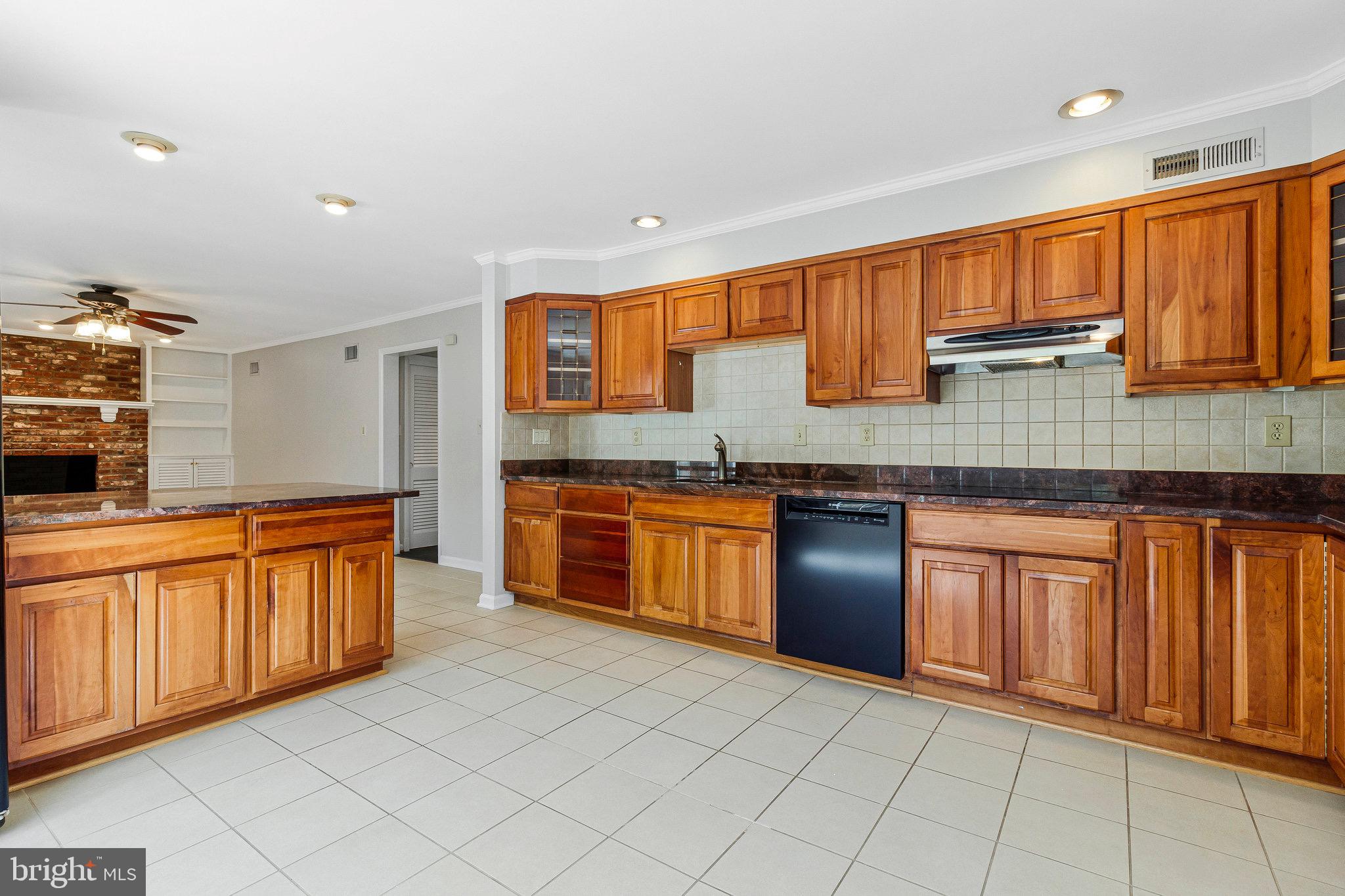 LAKE BARCROFT - Residential