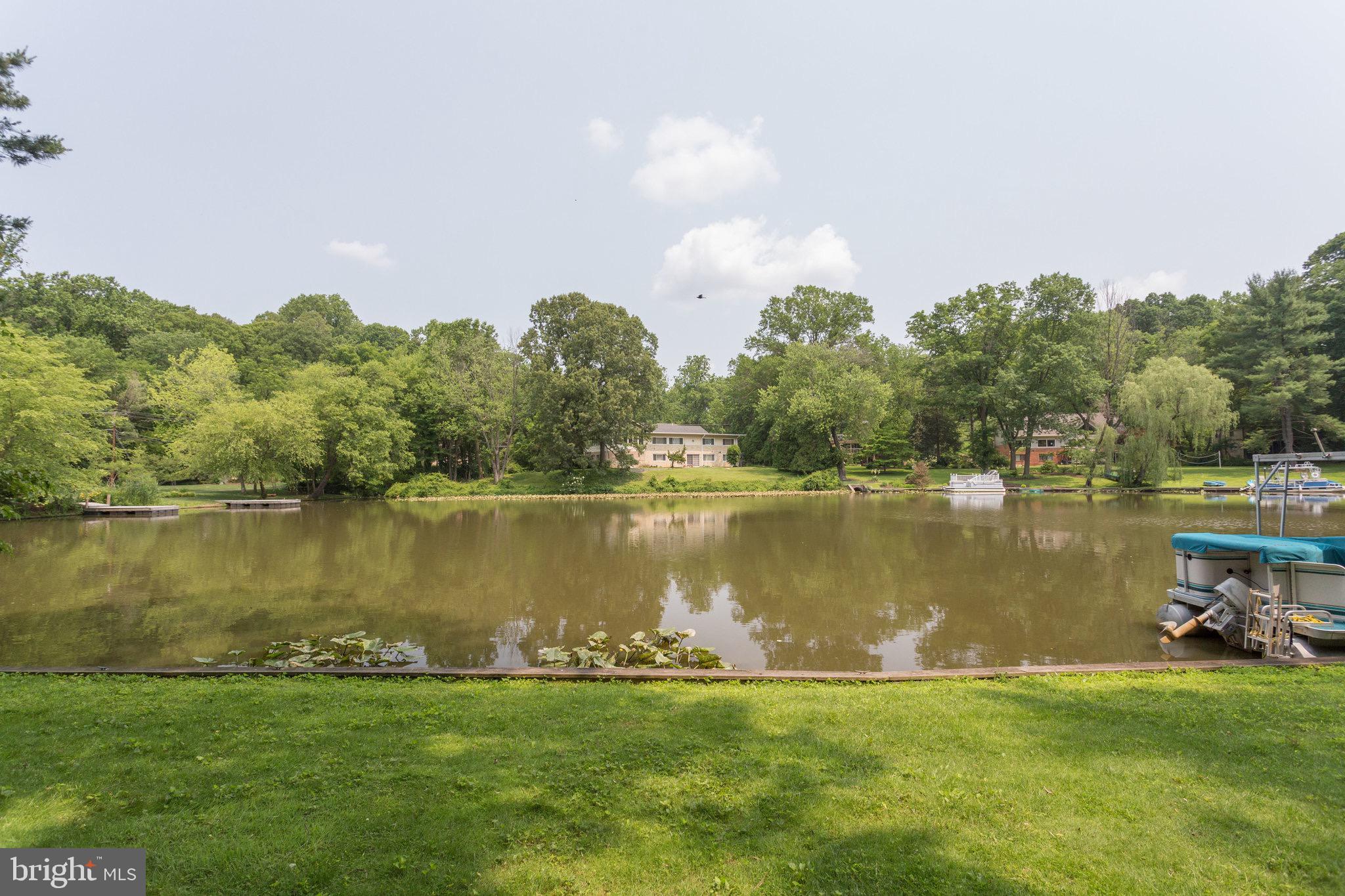 LAKE BARCROFT - Residential