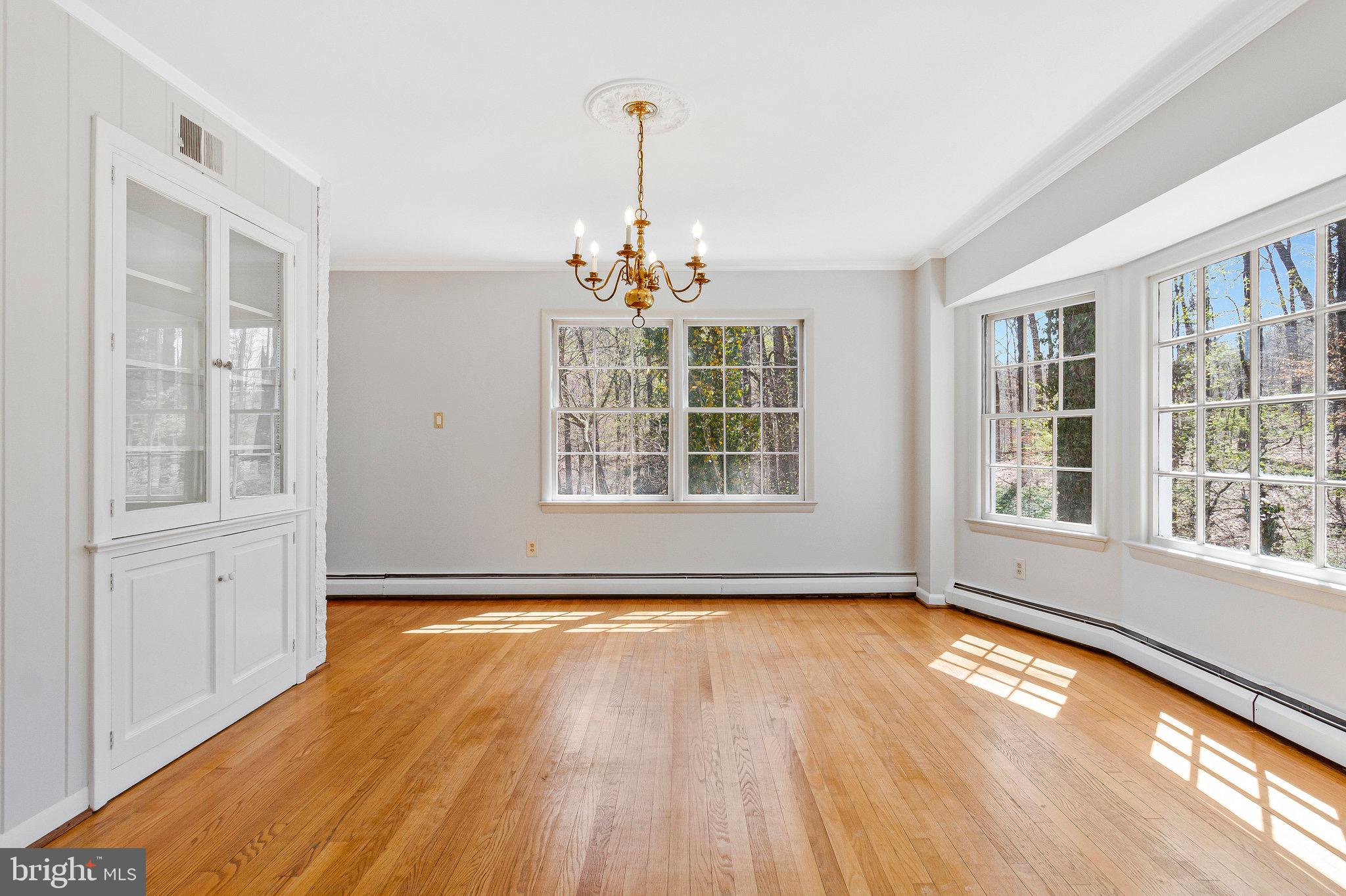 LAKE BARCROFT - Residential