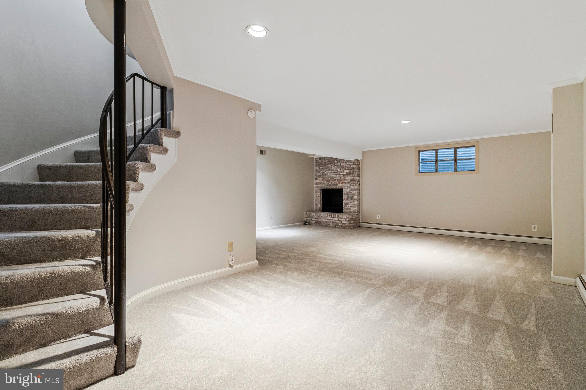 LAKE BARCROFT - Residential