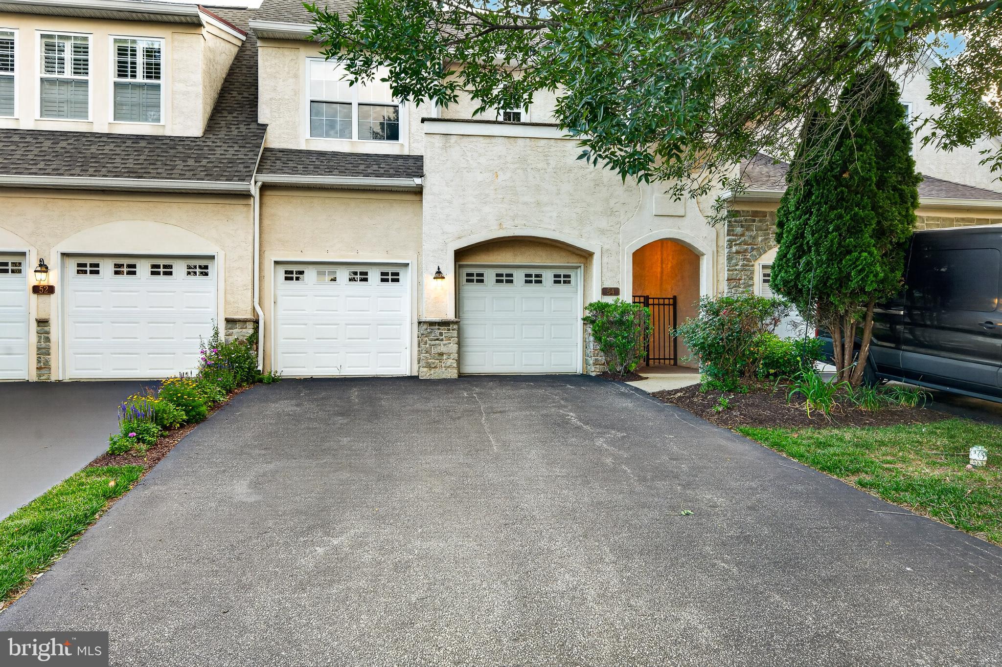 54 OLD BARN DRIVE