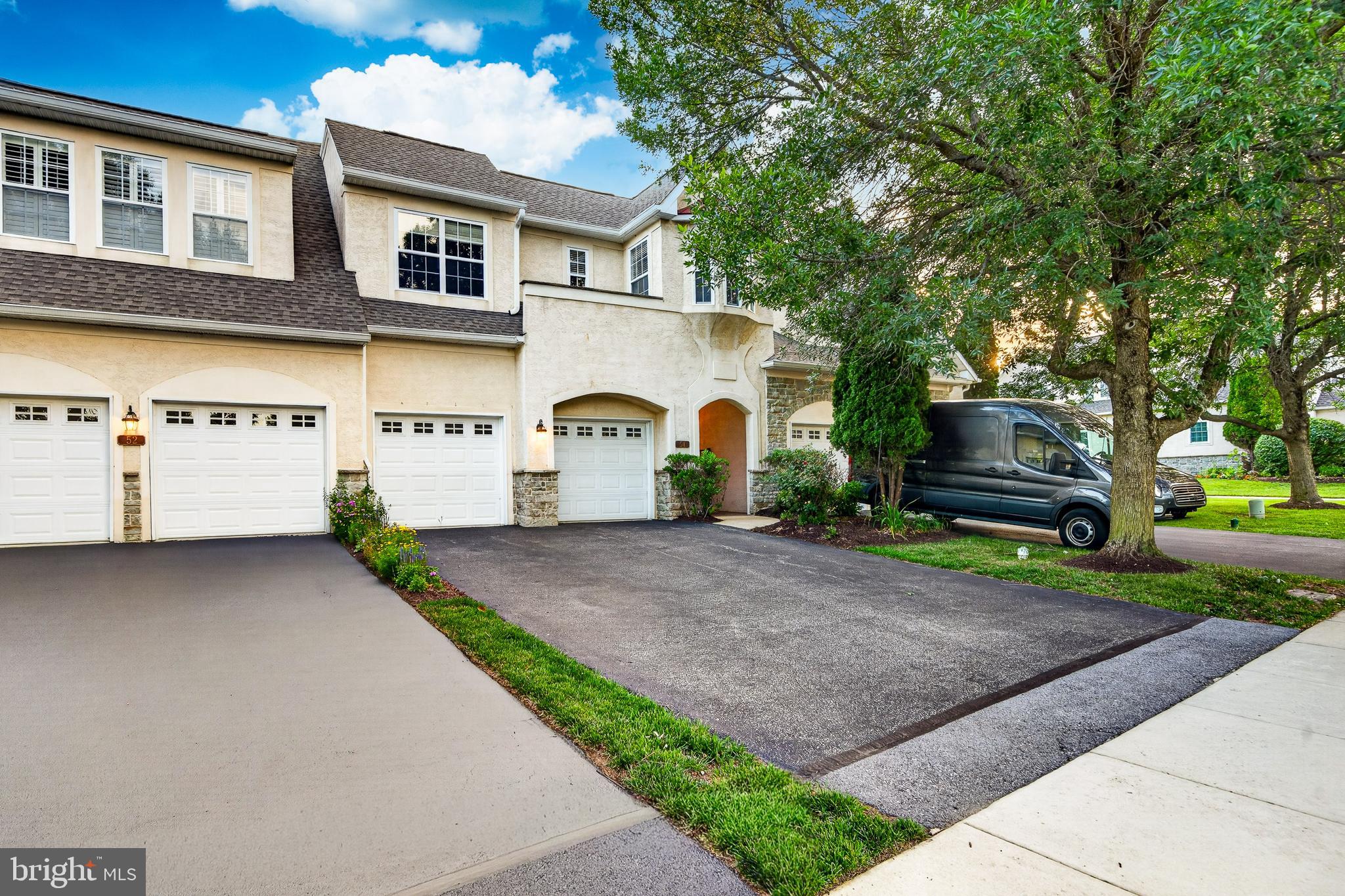 54 OLD BARN DRIVE