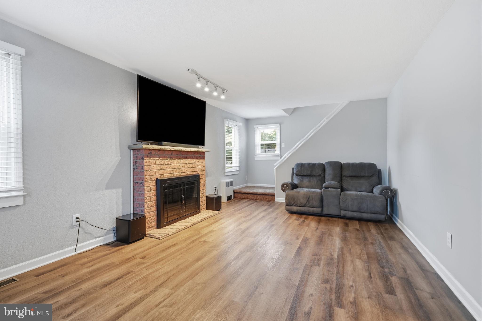 1048 HAWTHORNE ROAD