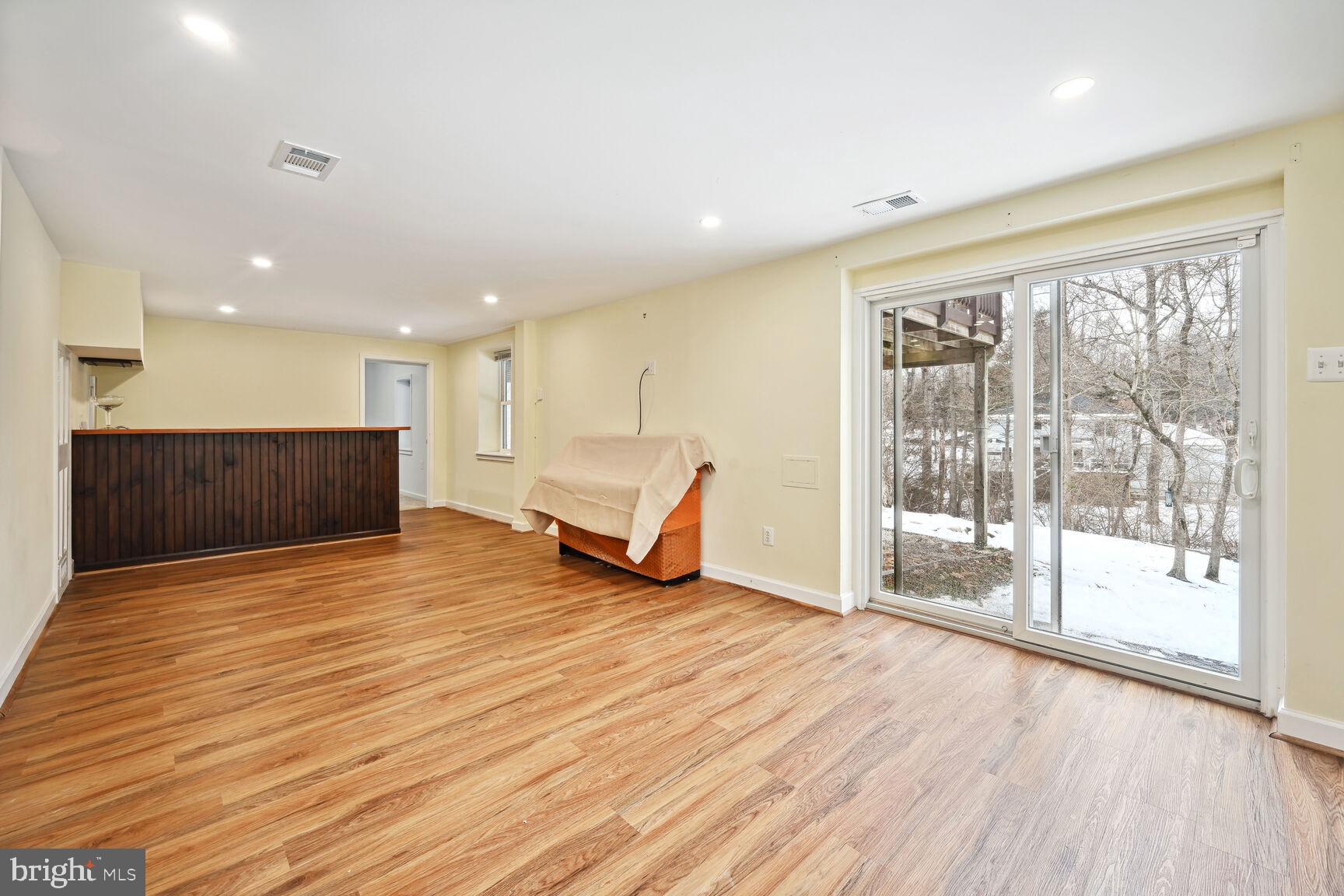 LONGMEAD - Residential