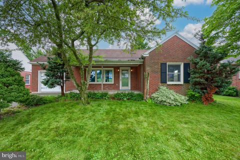 Photo of 2112 Temple Avenue, Lancaster, PA 17603 (MLS # PALA2052170)