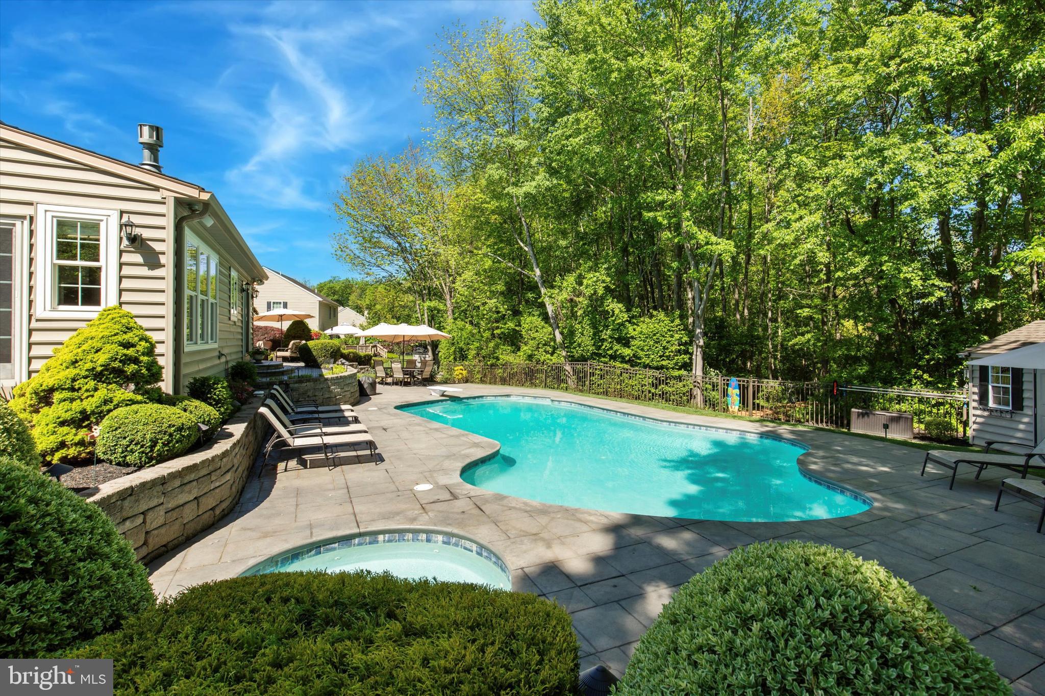 HIDDEN POND - Residential
