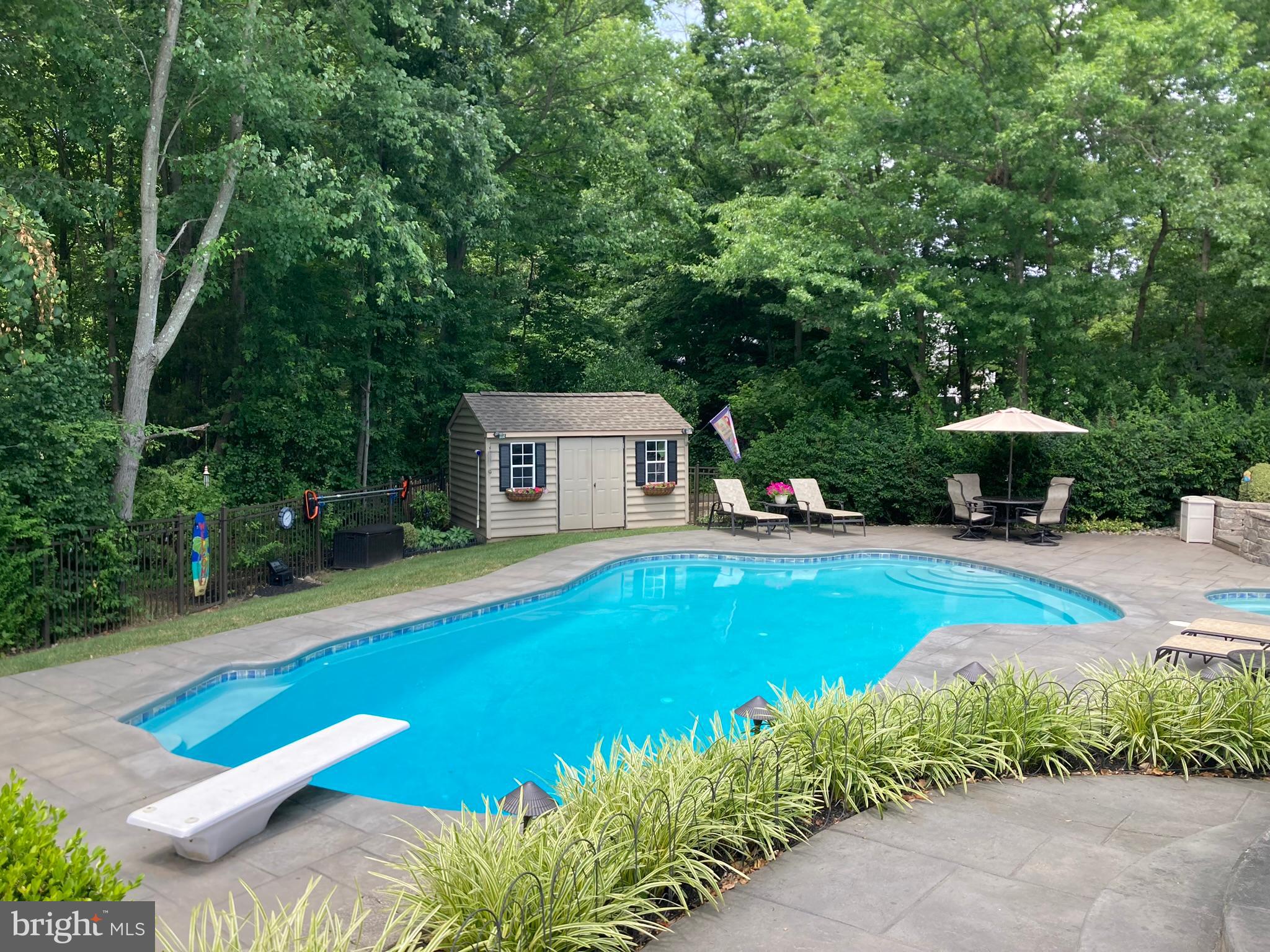 HIDDEN POND - Residential
