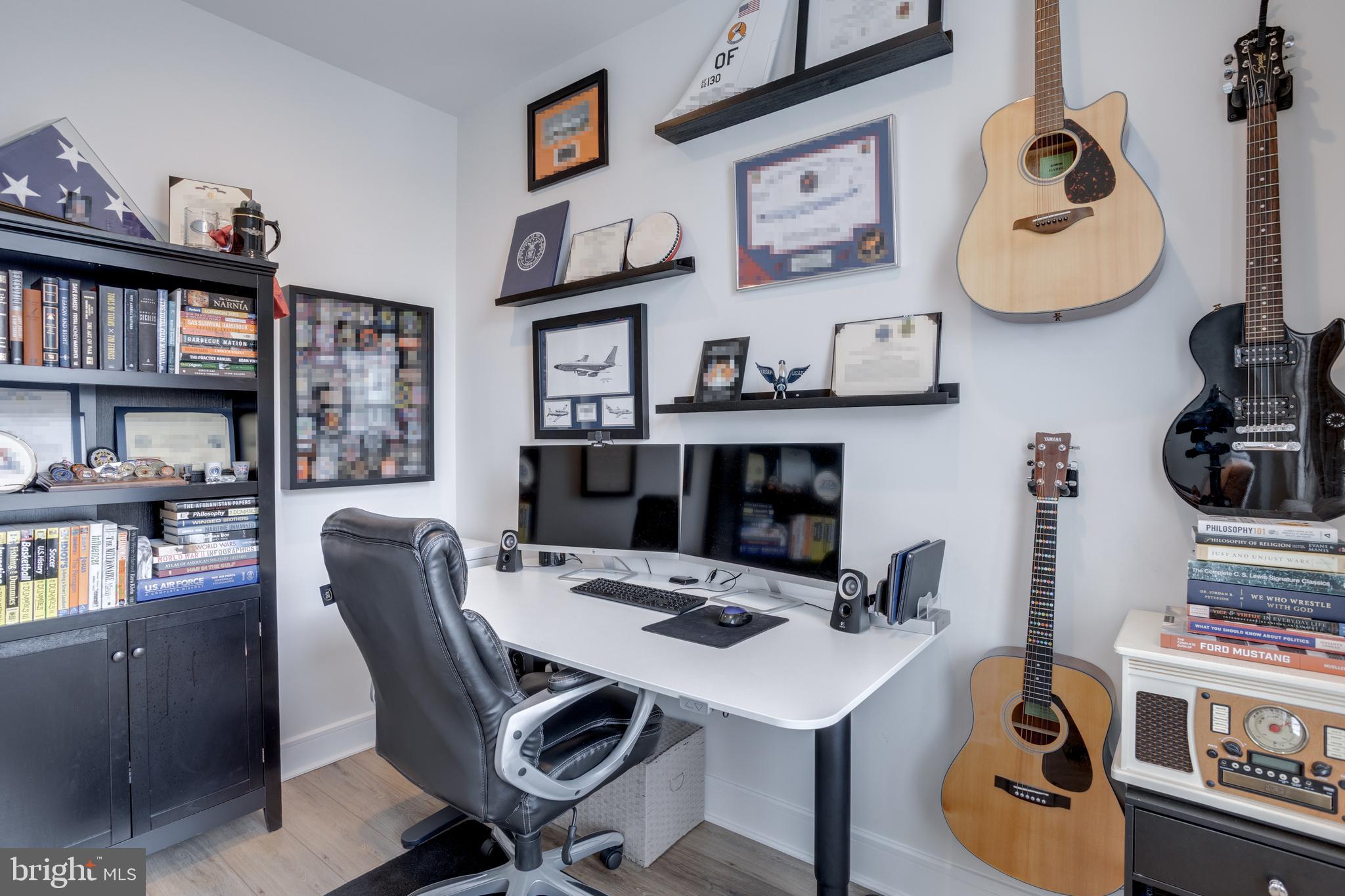 ROBINSON MANOR - Residential