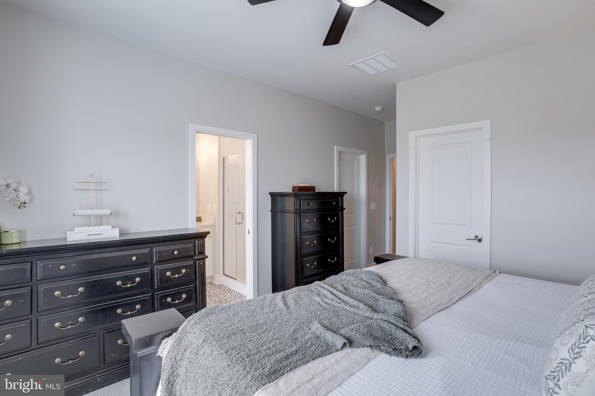 ROBINSON MANOR - Residential