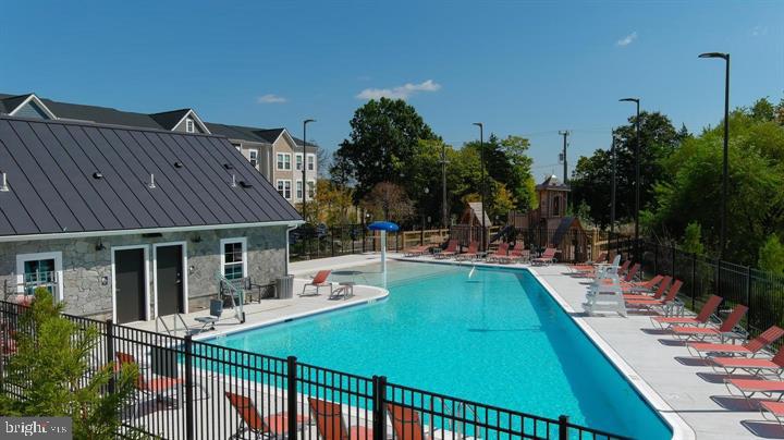 ROBINSON MANOR - Residential