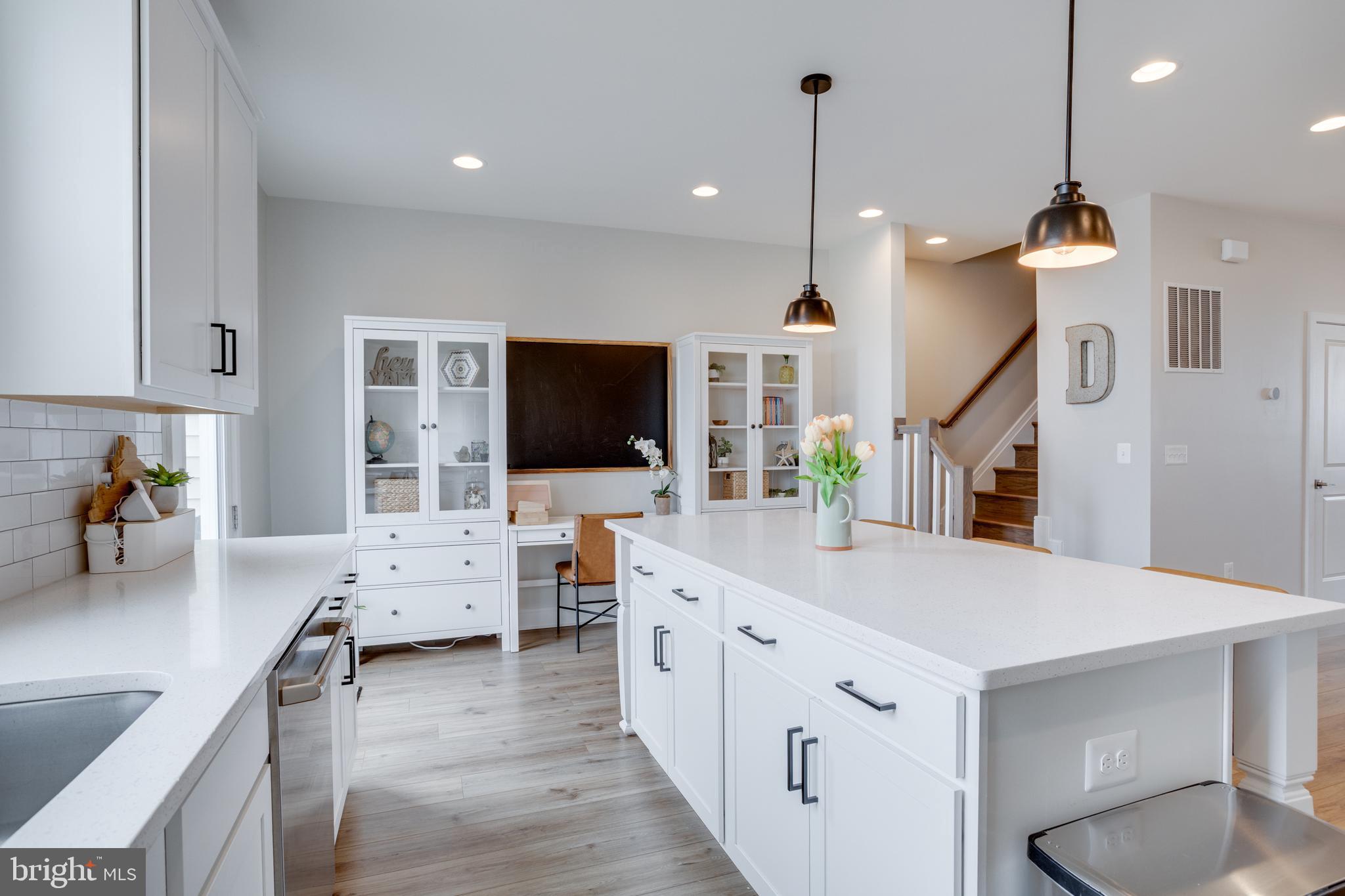 ROBINSON MANOR - Residential