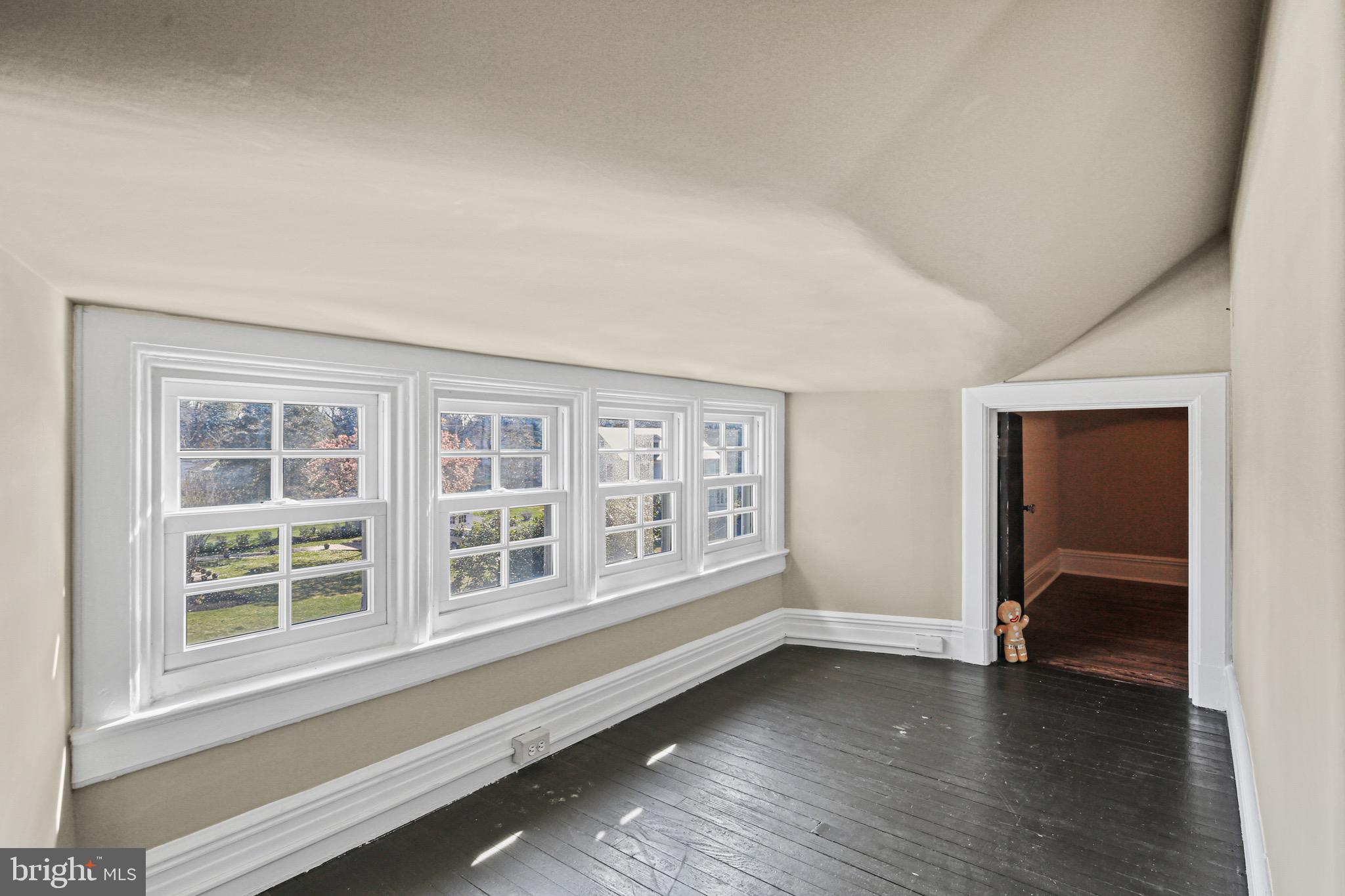 TEN HILLS - Residential