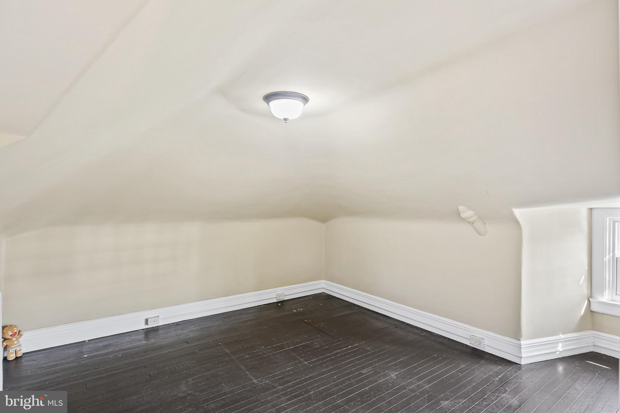 TEN HILLS - Residential