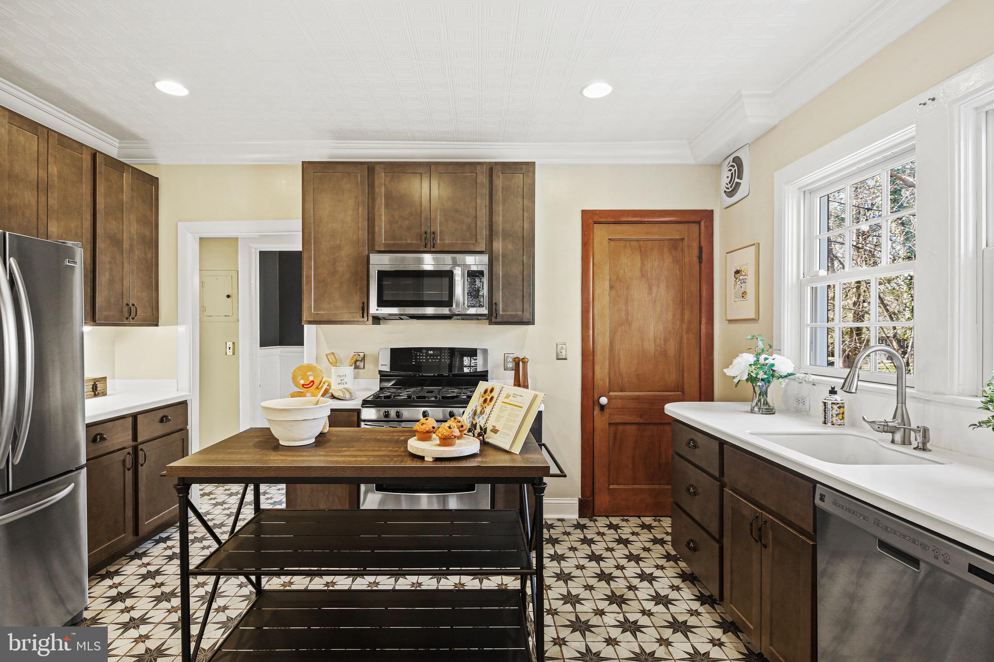 TEN HILLS - Residential