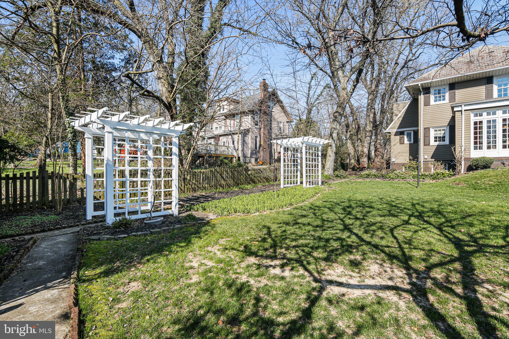 TEN HILLS - Residential