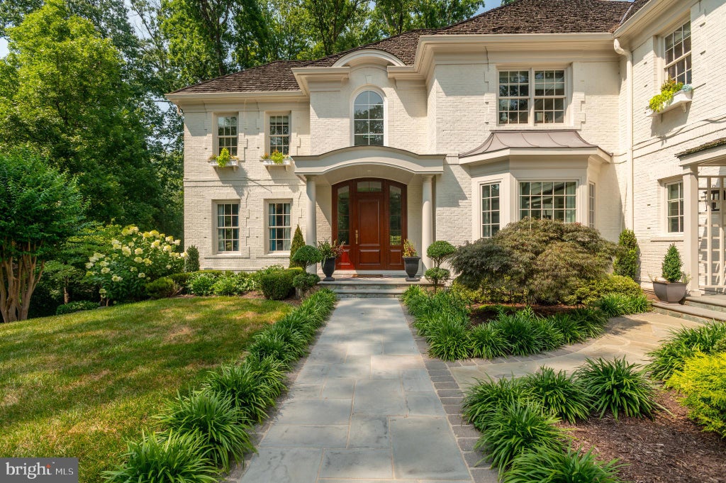 Photo of 7426 Dulany Drive, MCLEAN, VA 22101 (MLS # VAFX2309766)