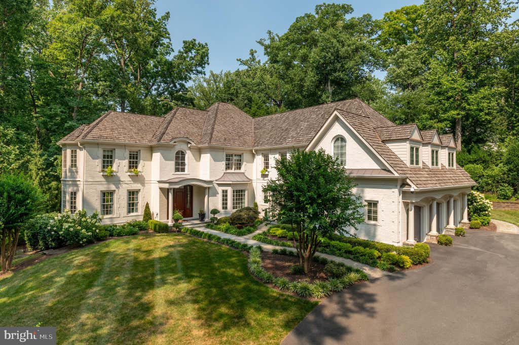 Photo of 7426 Dulany Drive, MCLEAN, VA 22101 (MLS # VAFX2309766)