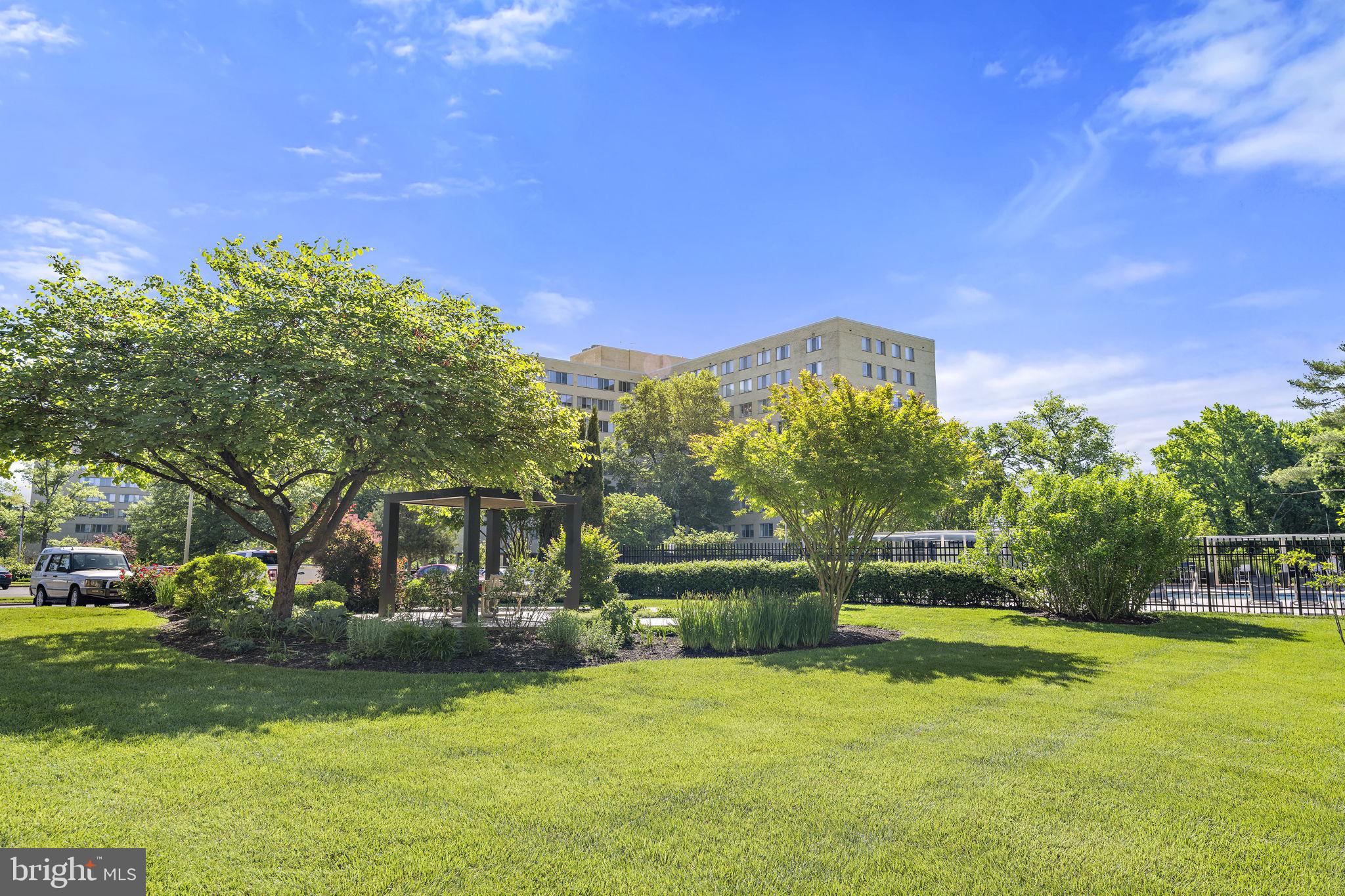 RIVER TOWERS - Residential