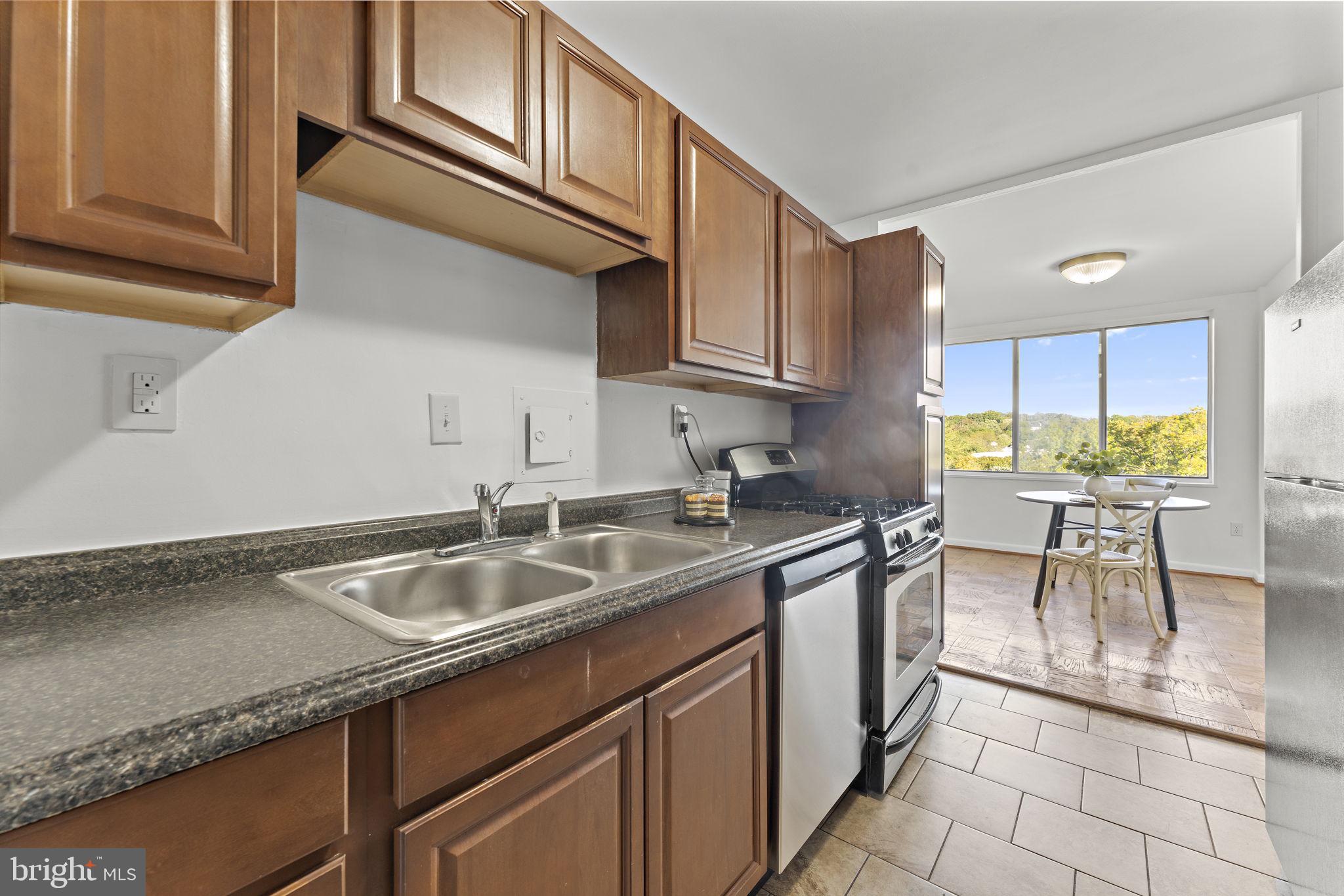 RIVER TOWERS - Residential