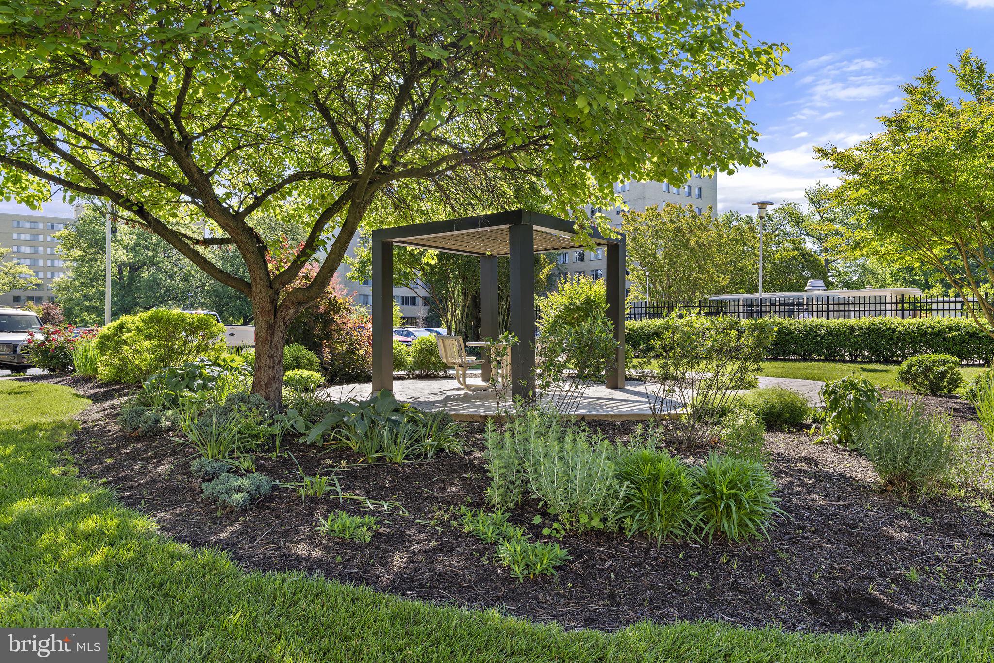 RIVER TOWERS - Residential