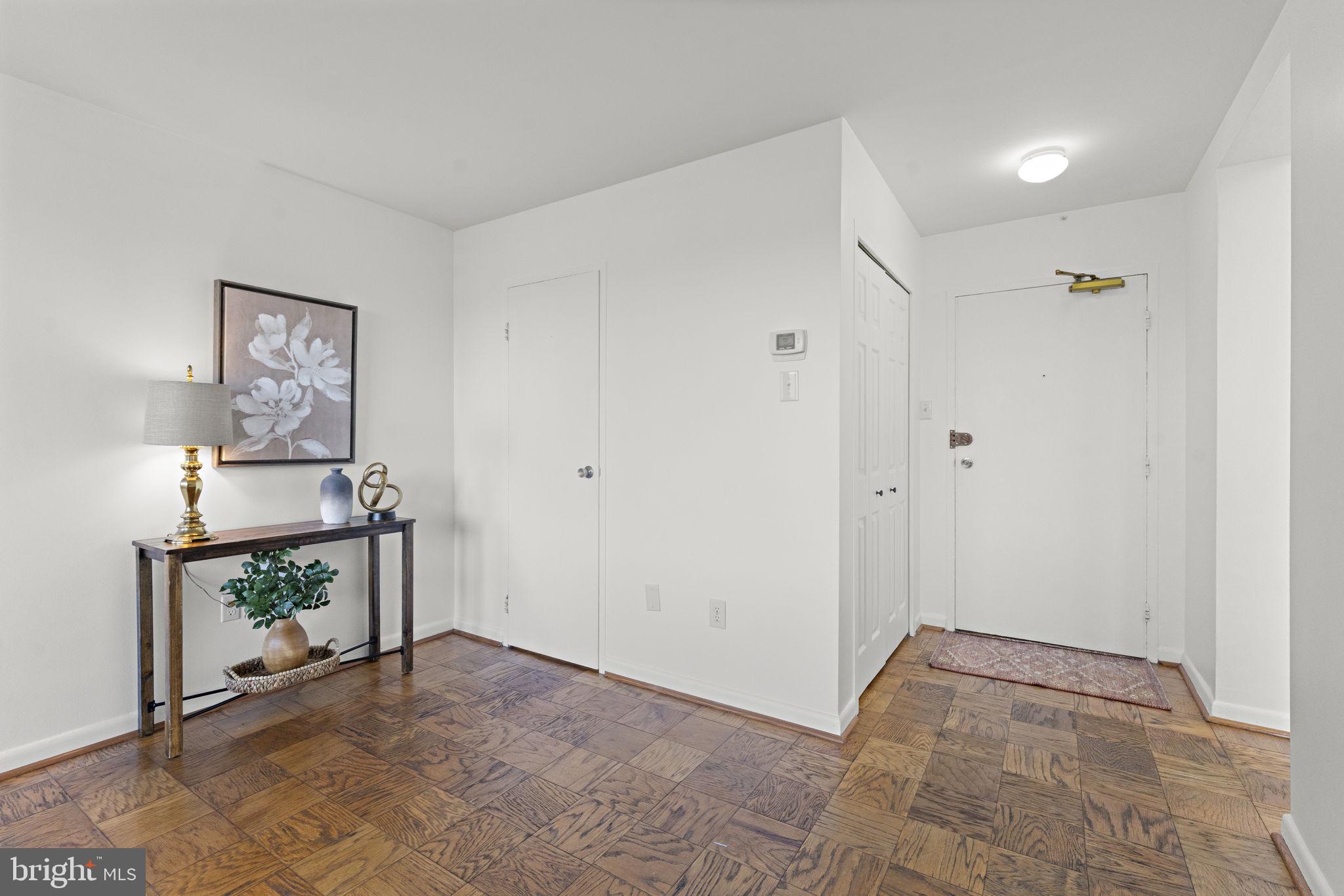 RIVER TOWERS - Residential