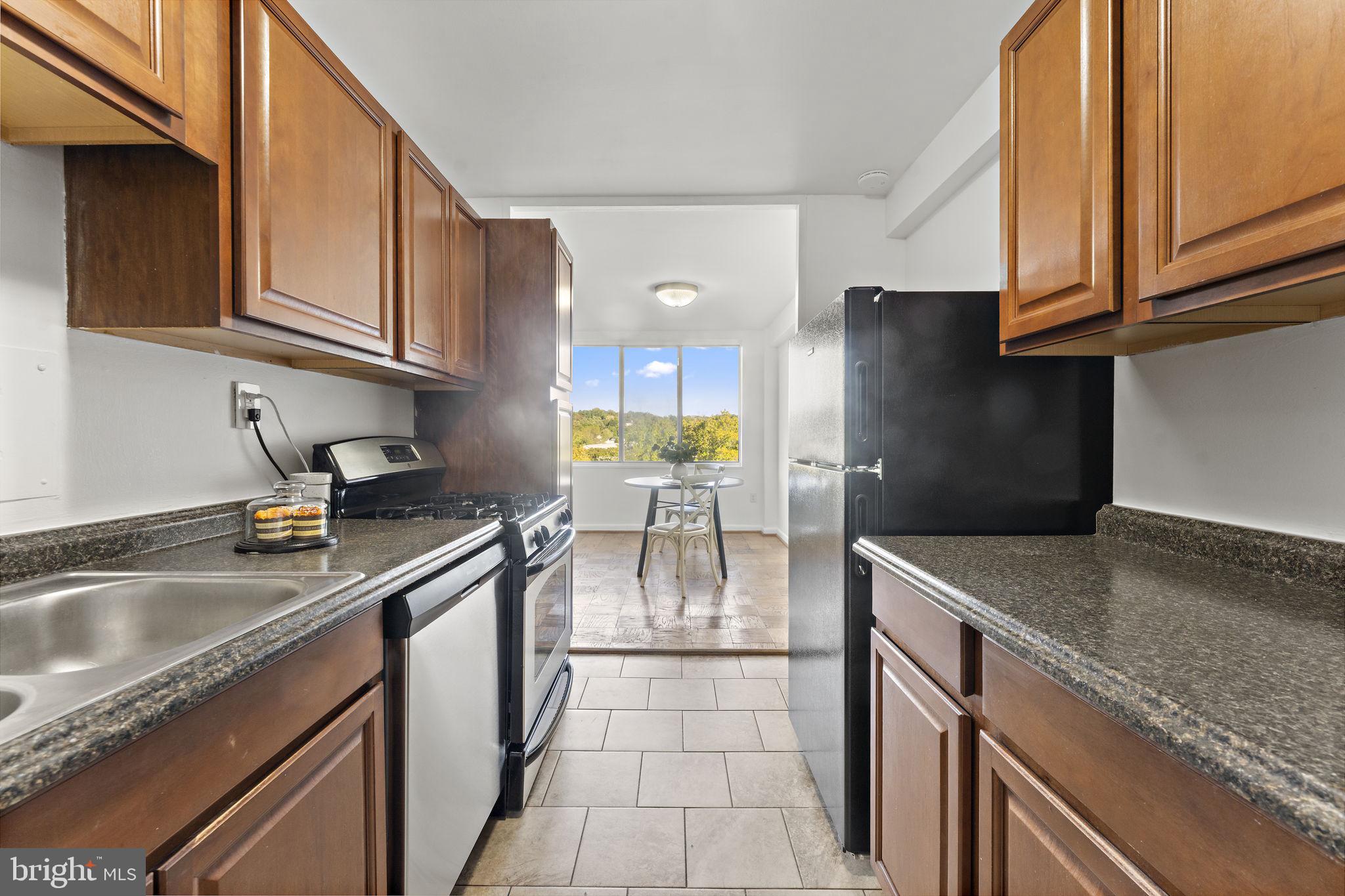 RIVER TOWERS - Residential