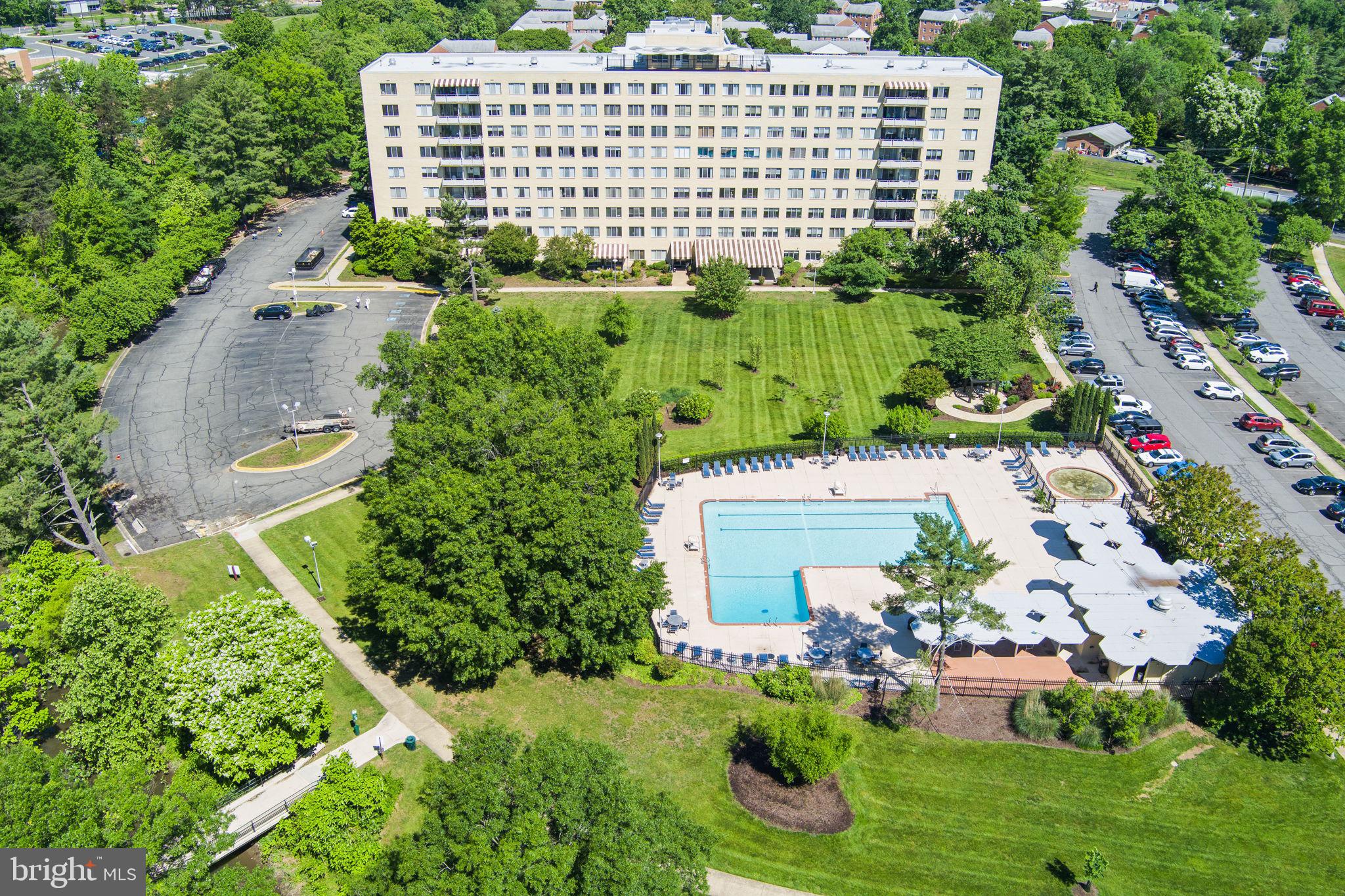 RIVER TOWERS - Residential