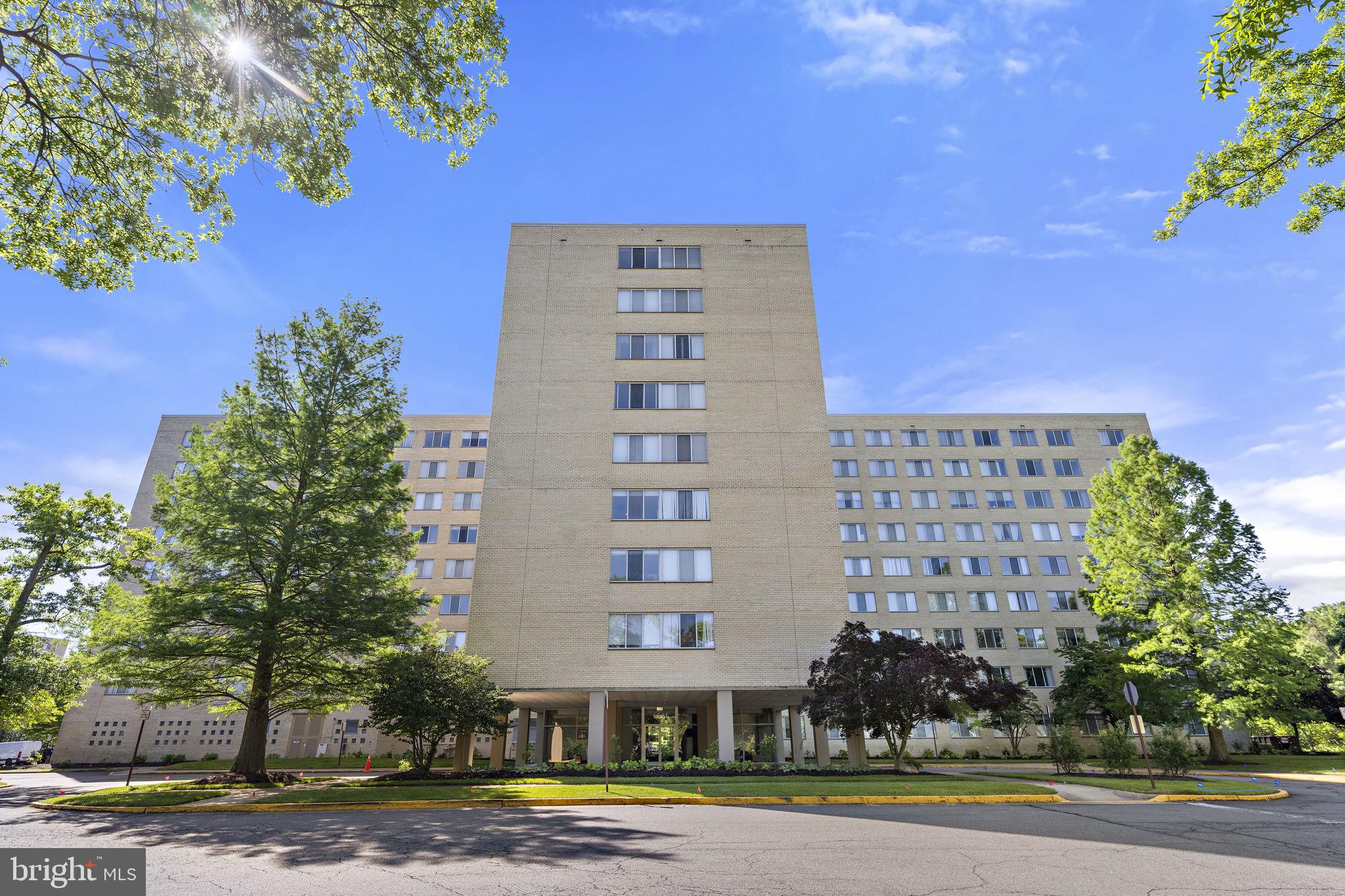 RIVER TOWERS - Residential