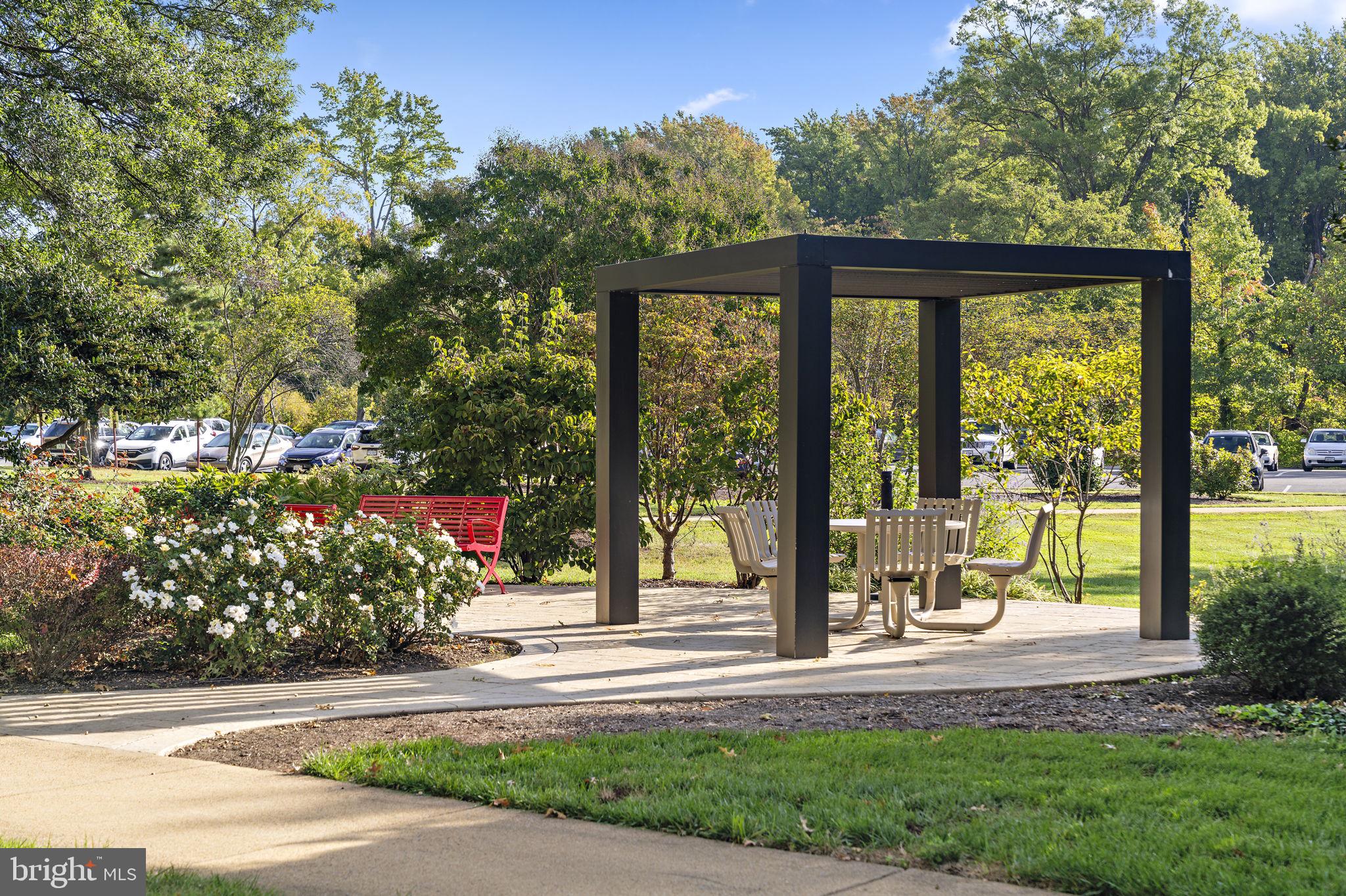 RIVER TOWERS - Residential