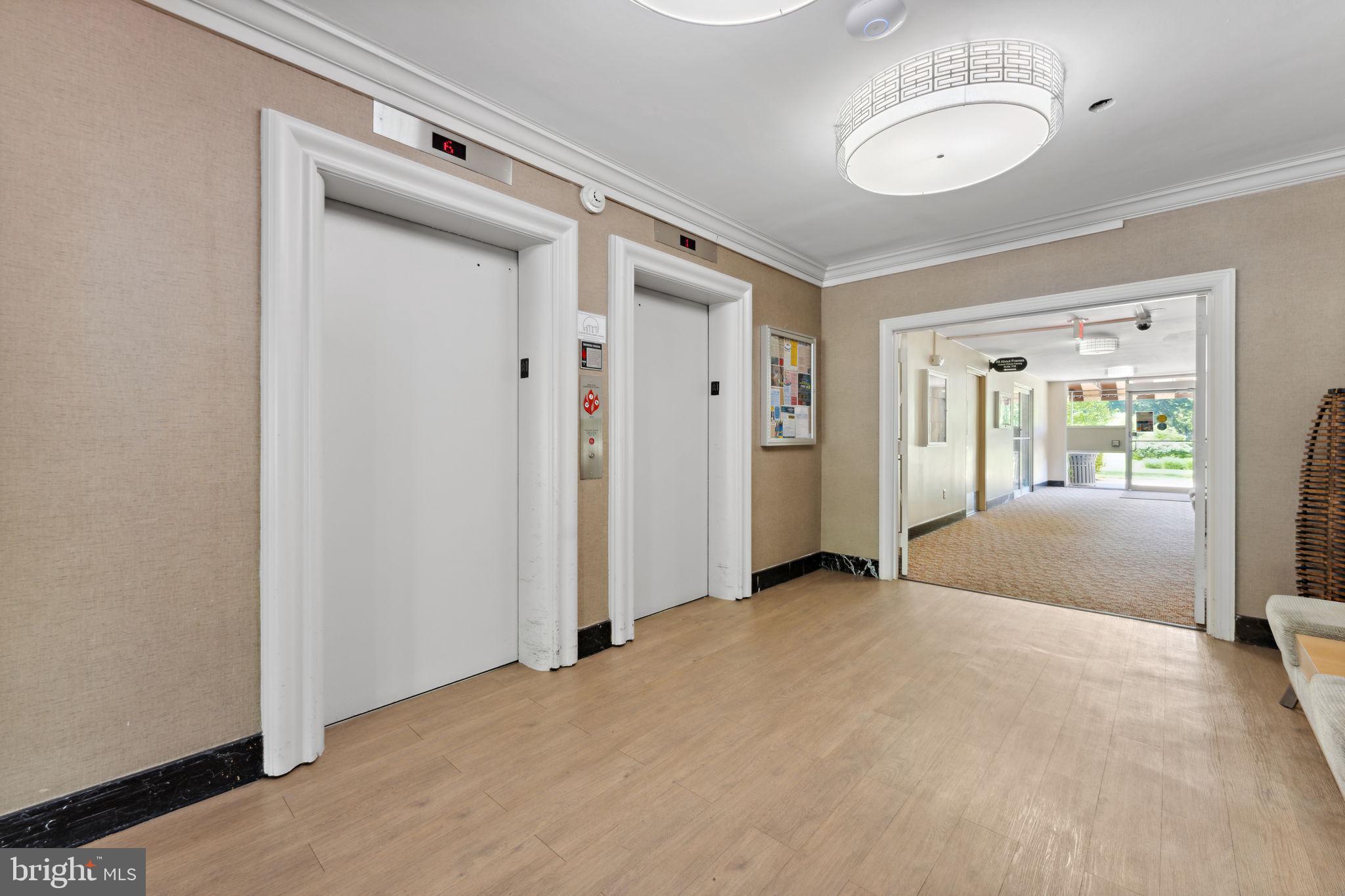 RIVER TOWERS - Residential